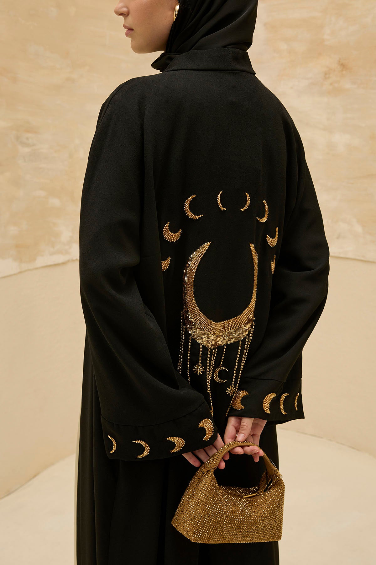 Ramazan Özel Gold Hilalin Evreleri ve Ay Yıldız İşlemeli Tesettür Uzun Siyah Abaya