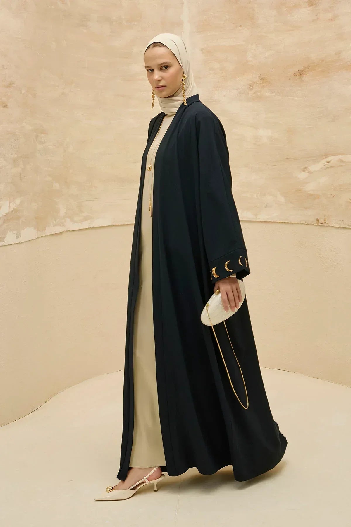 Ramazan Özel Gold Hilalin Evreleri ve Ay Yıldız İşlemeli Tesettür Uzun Lacivert Abaya - VIADEL Atelier