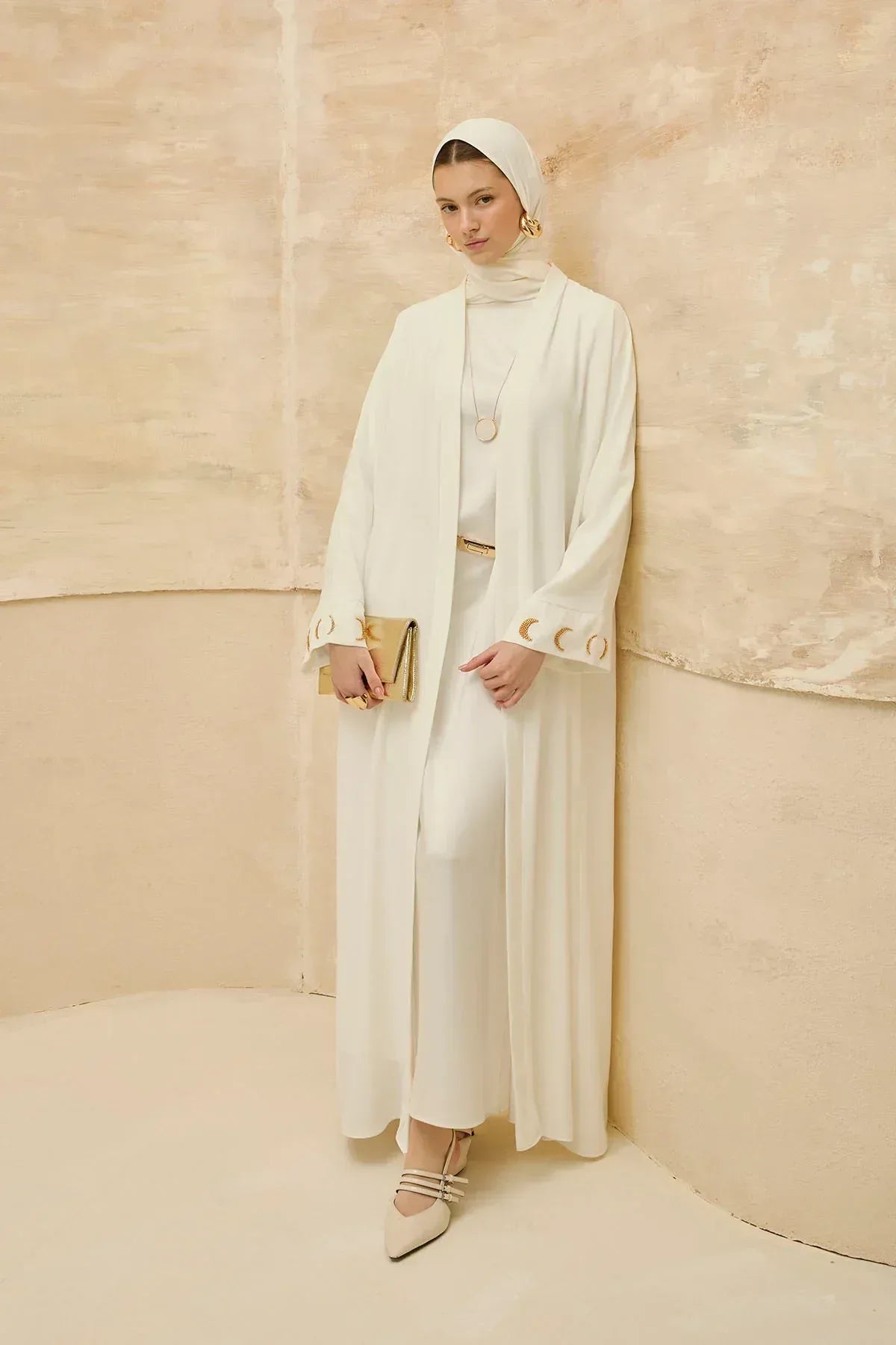 Ramazan Özel Gold Hilalin Evreleri ve Ay Yıldız İşlemeli Tesettür Uzun Beyaz Abaya - VIADEL Atelier
