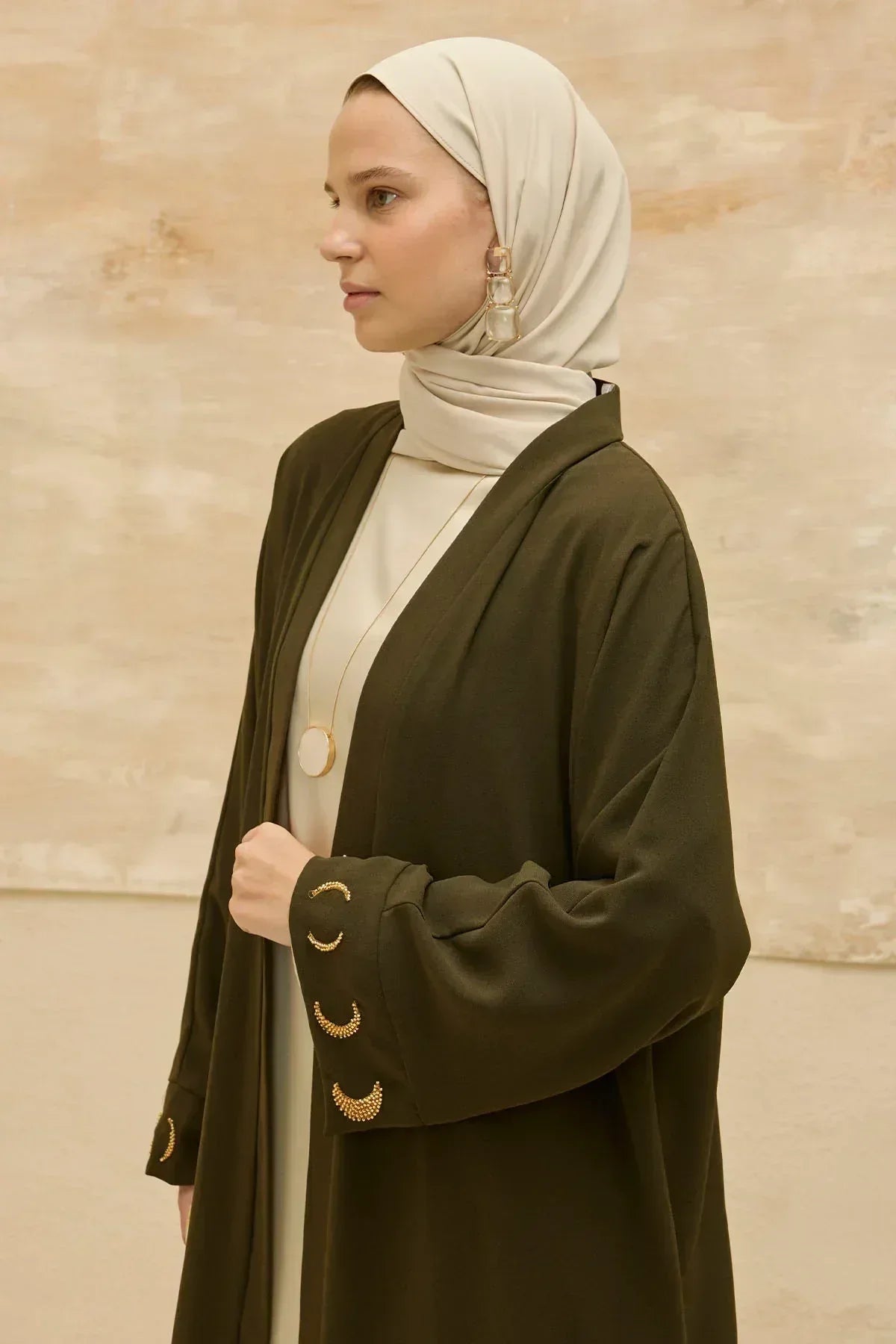 Ramazan Özel Gold Hilalin Evreleri ve Ay Yıldız İşlemeli Tesettür Uzun Haki Abaya - VIADEL Atelier