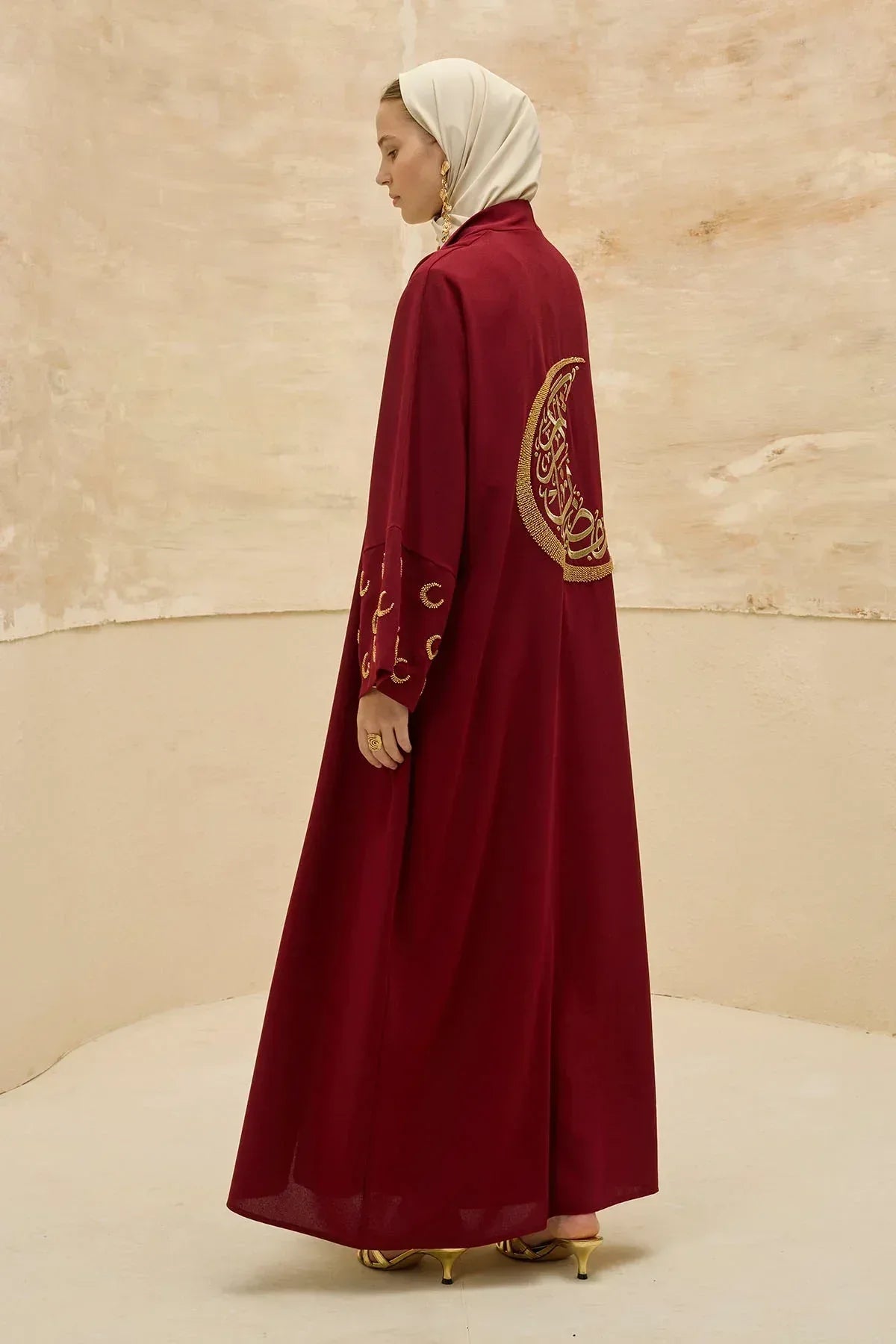 Ramazan Kerim Yazılı Gold Hilal İşlemeli Geniş Kol Uzun Bordo Abaya - VIADEL Atelier