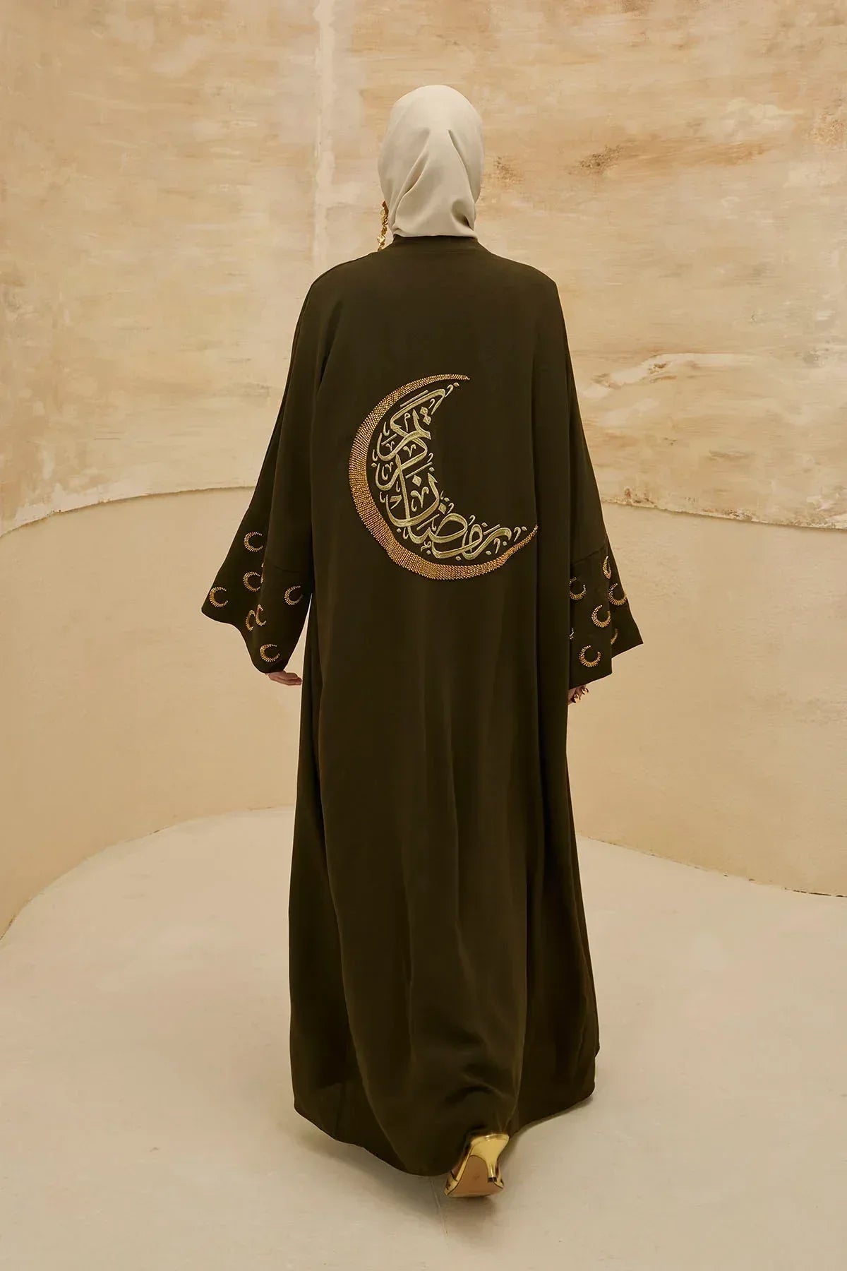 Ramazan Kerim Yazılı Gold Hilal İşlemeli Geniş Kol Uzun Haki Abaya - VIADEL Atelier