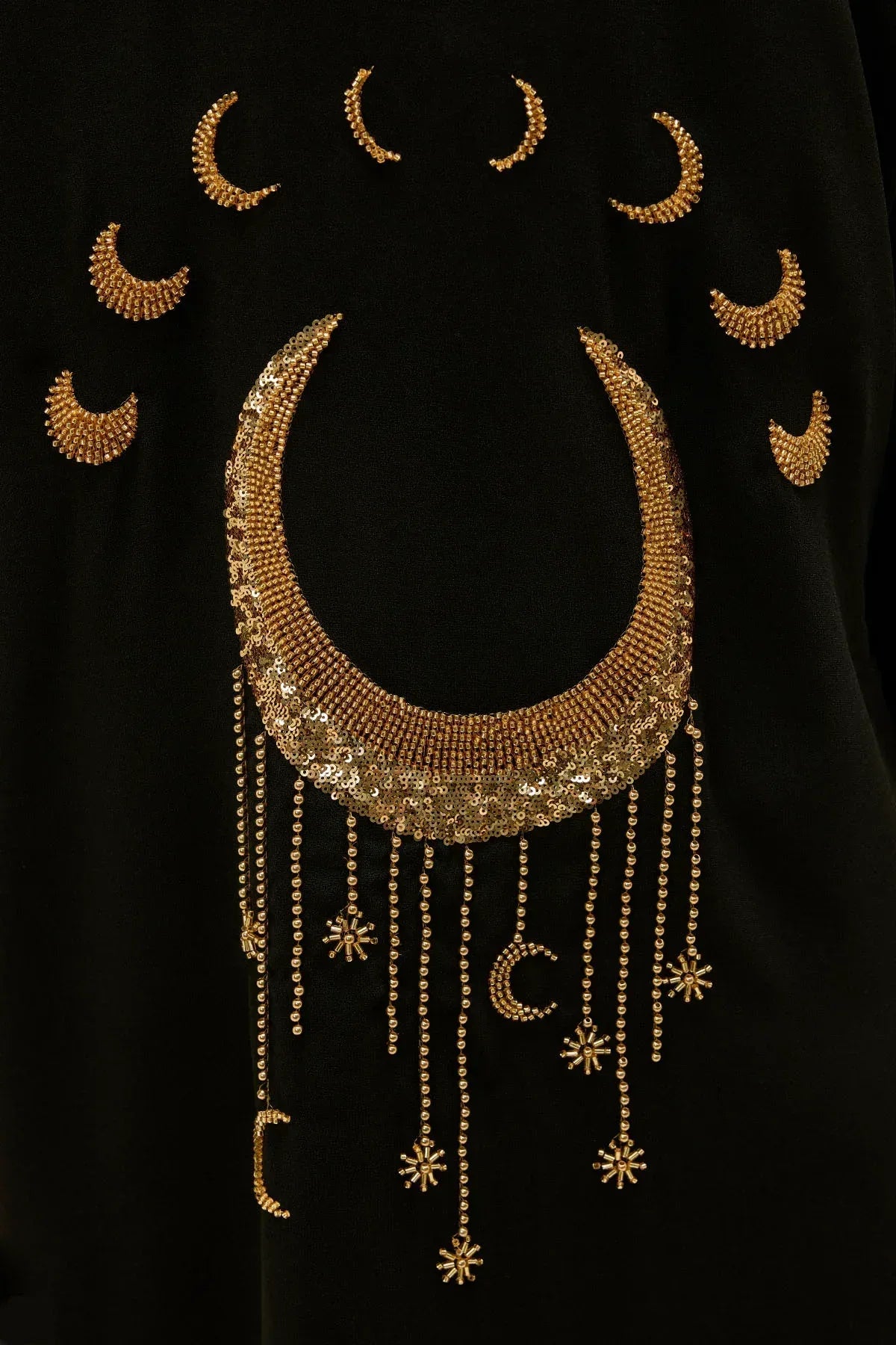Ramazan Özel Gold Hilalin Evreleri ve Ay Yıldız İşlemeli Tesettür Uzun Siyah Abaya - VIADEL Atelier
