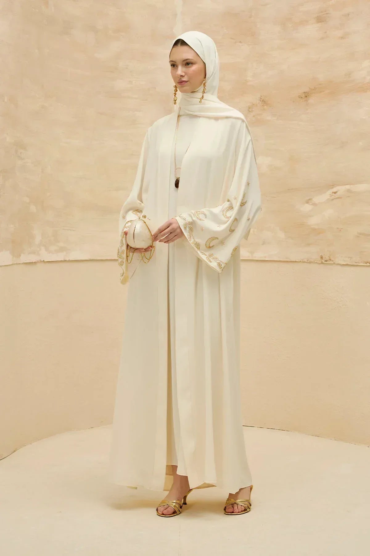 Gold Hilal Yıldız Nakışlı Tesettür Geniş Kol Uzun Ekru Abaya - VIADEL Atelier