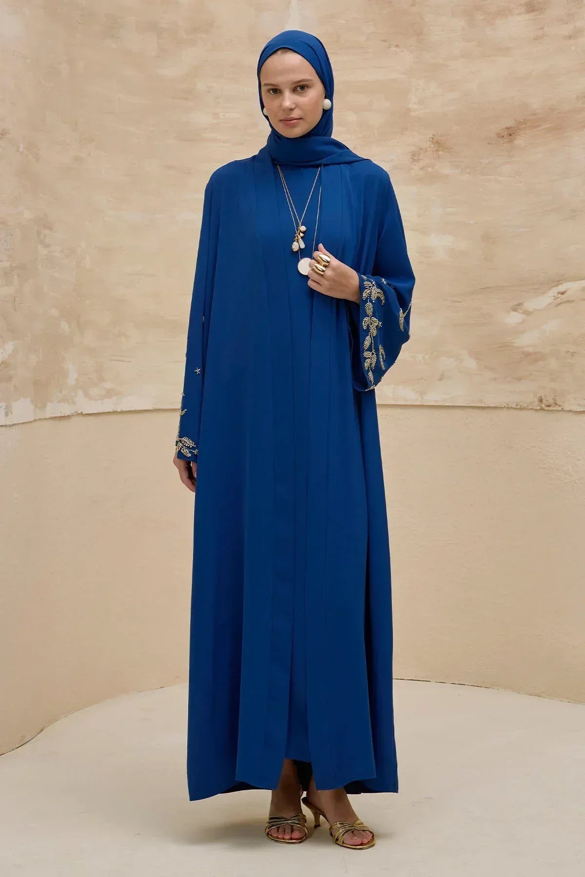 Gold Hilal Yıldız Nakışlı Tesettür Geniş Kol Uzun Saks Mavi Abaya - VIADEL Atelier