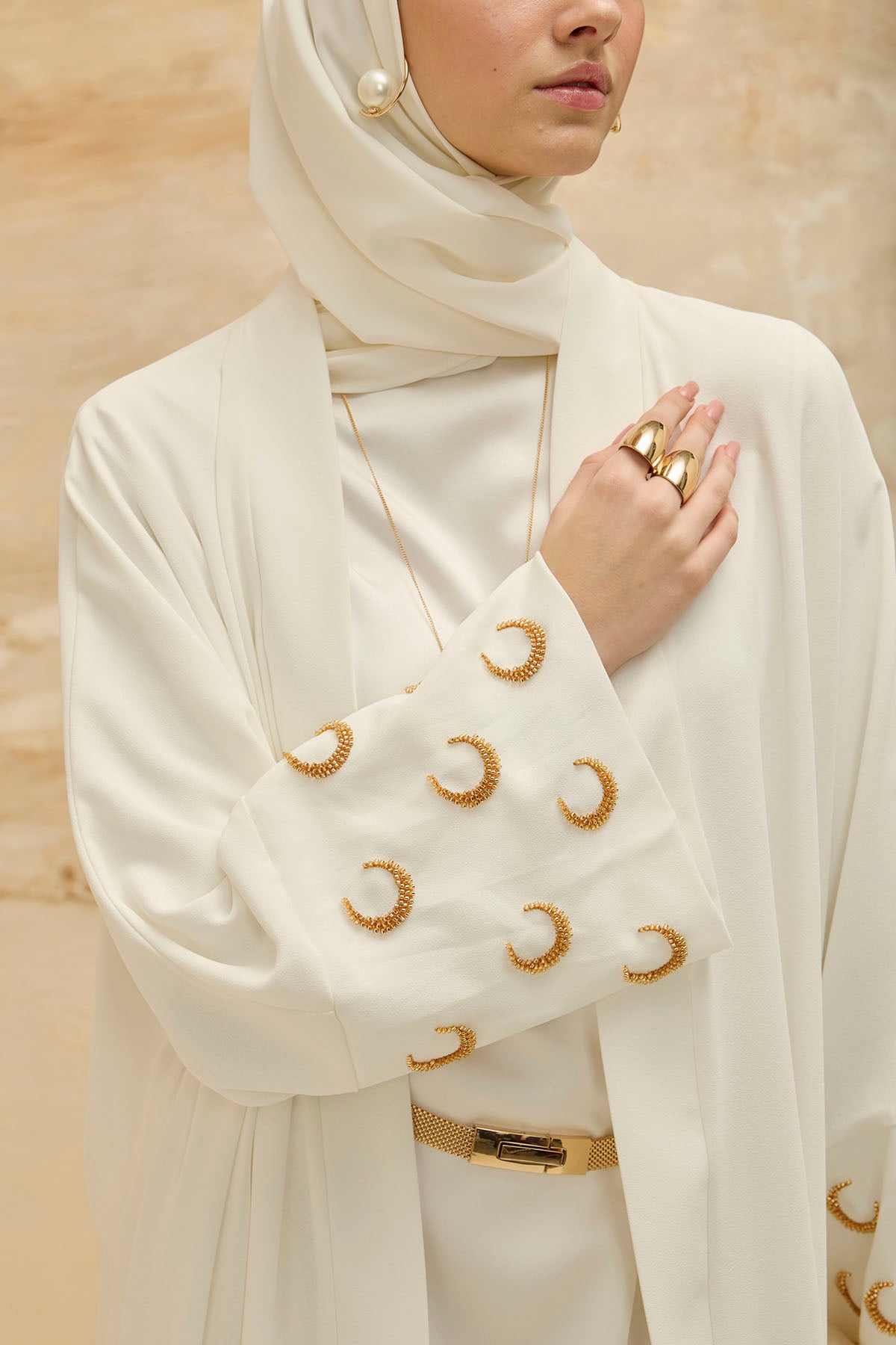 Ramazan Kerim Yazılı Gold Hilal İşlemeli Geniş Kol Uzun Beyaz Abaya