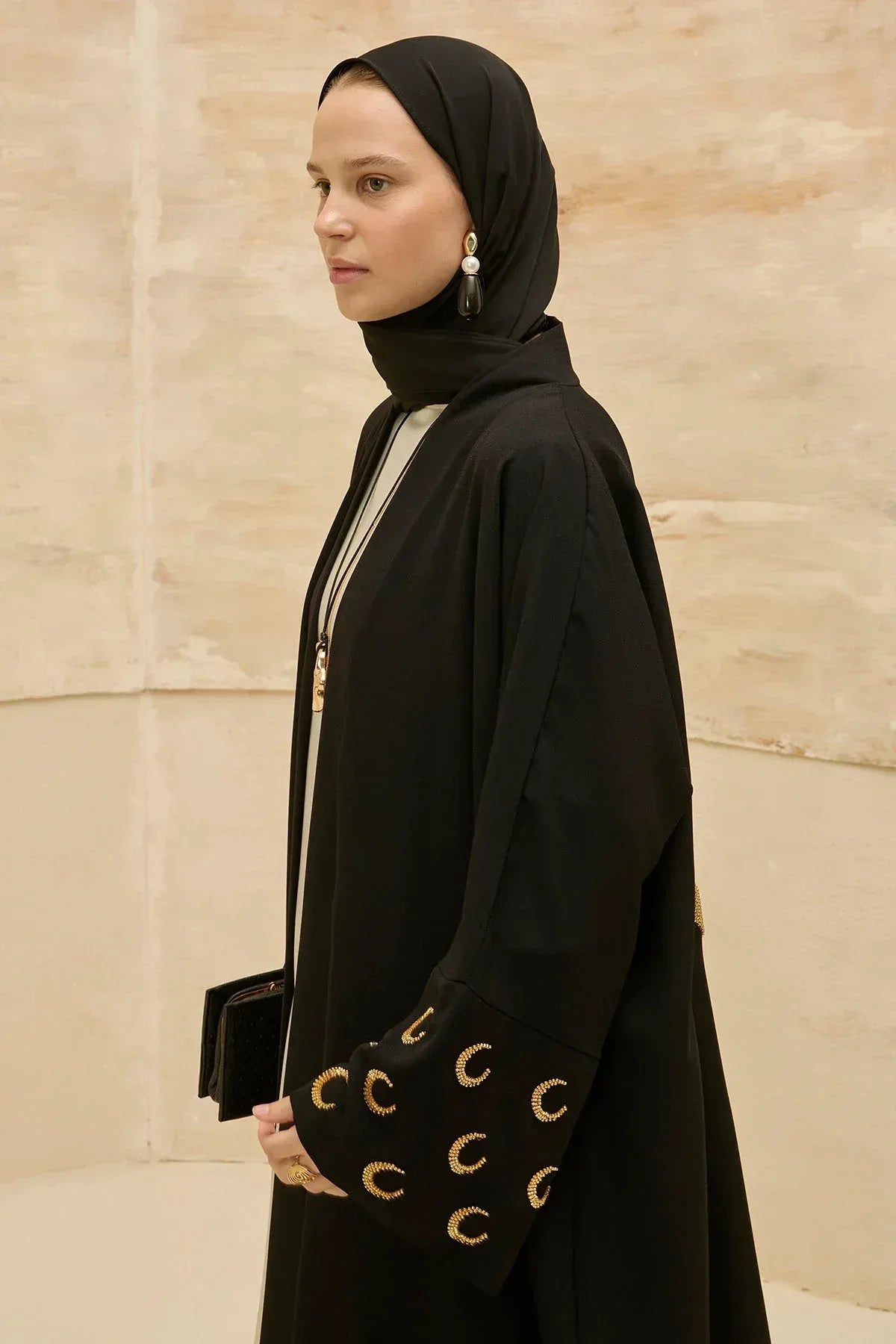 Ramazan Kerim Yazılı Gold Hilal İşlemeli Geniş Kol Uzun Siyah Abaya - VIADEL Atelier