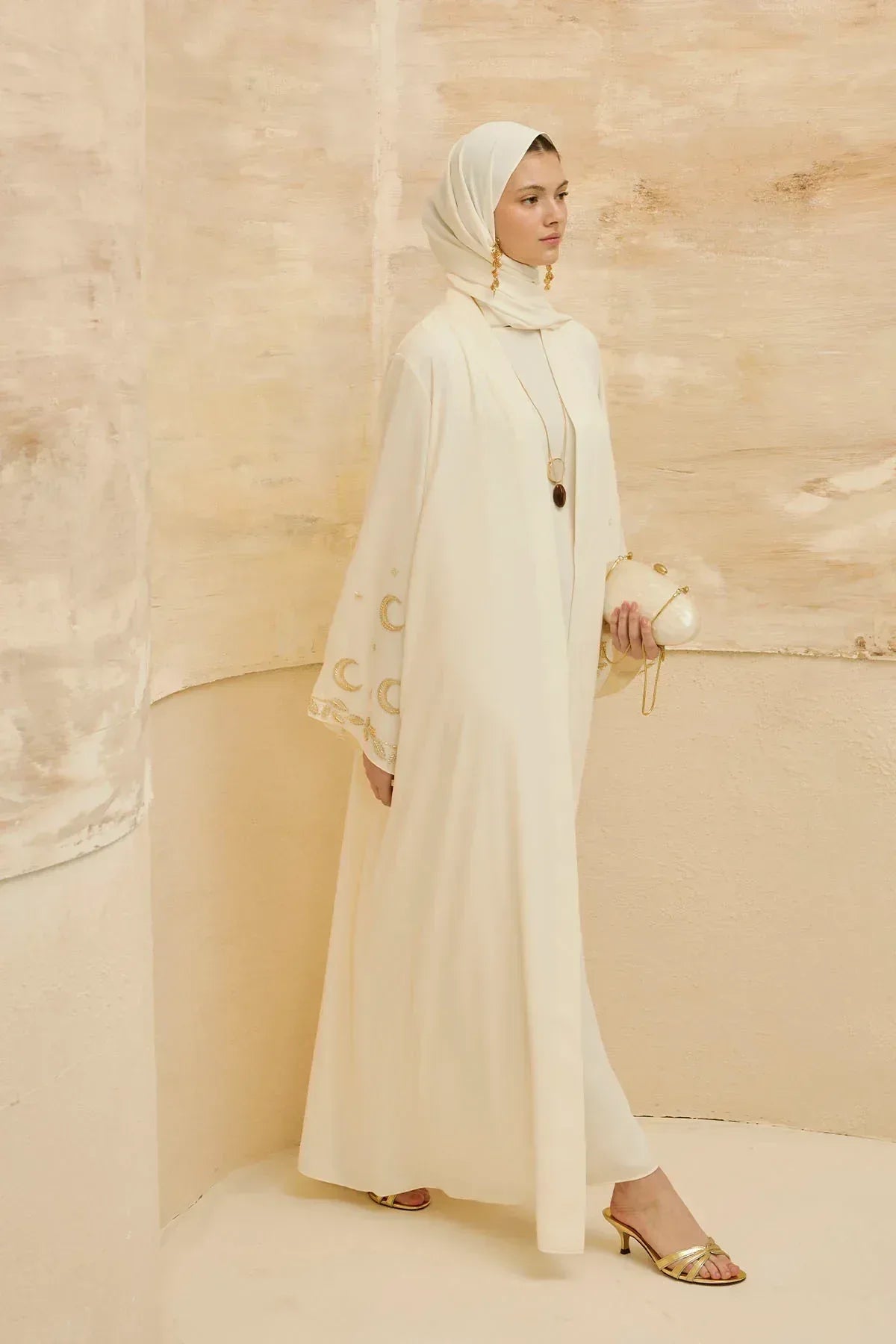 Gold Hilal Yıldız Nakışlı Tesettür Geniş Kol Uzun Ekru Abaya - VIADEL Atelier