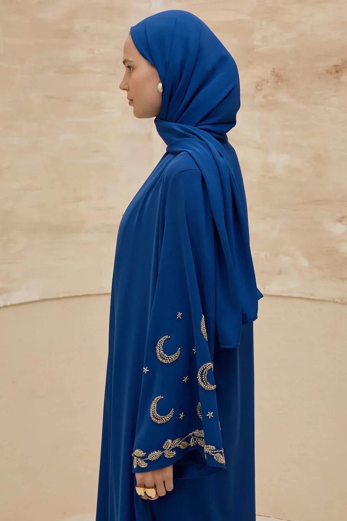 Gold Hilal Yıldız Nakışlı Tesettür Geniş Kol Uzun Saks Mavi Abaya - VIADEL Atelier