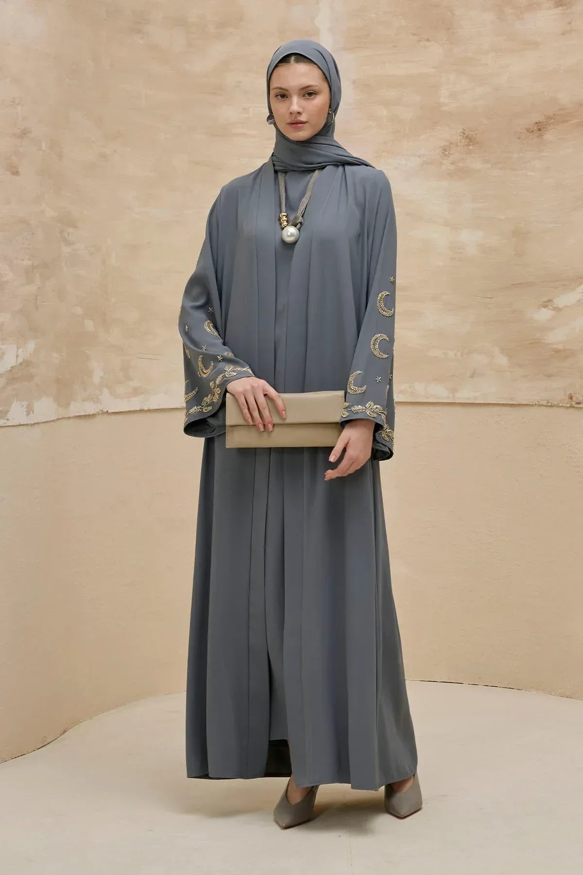 Gold Hilal Yıldız Nakışlı Tesettür Geniş Kol Uzun Gri Abaya - VIADEL Atelier