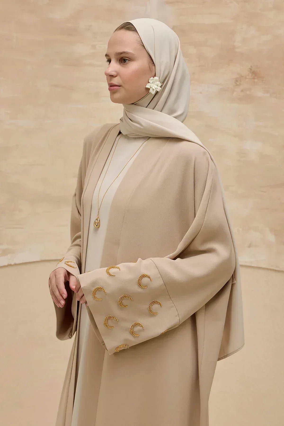 Ramazan Kerim Yazılı Gold Hilal İşlemeli Geniş Kol Uzun Vizon Abaya - VIADEL Atelier