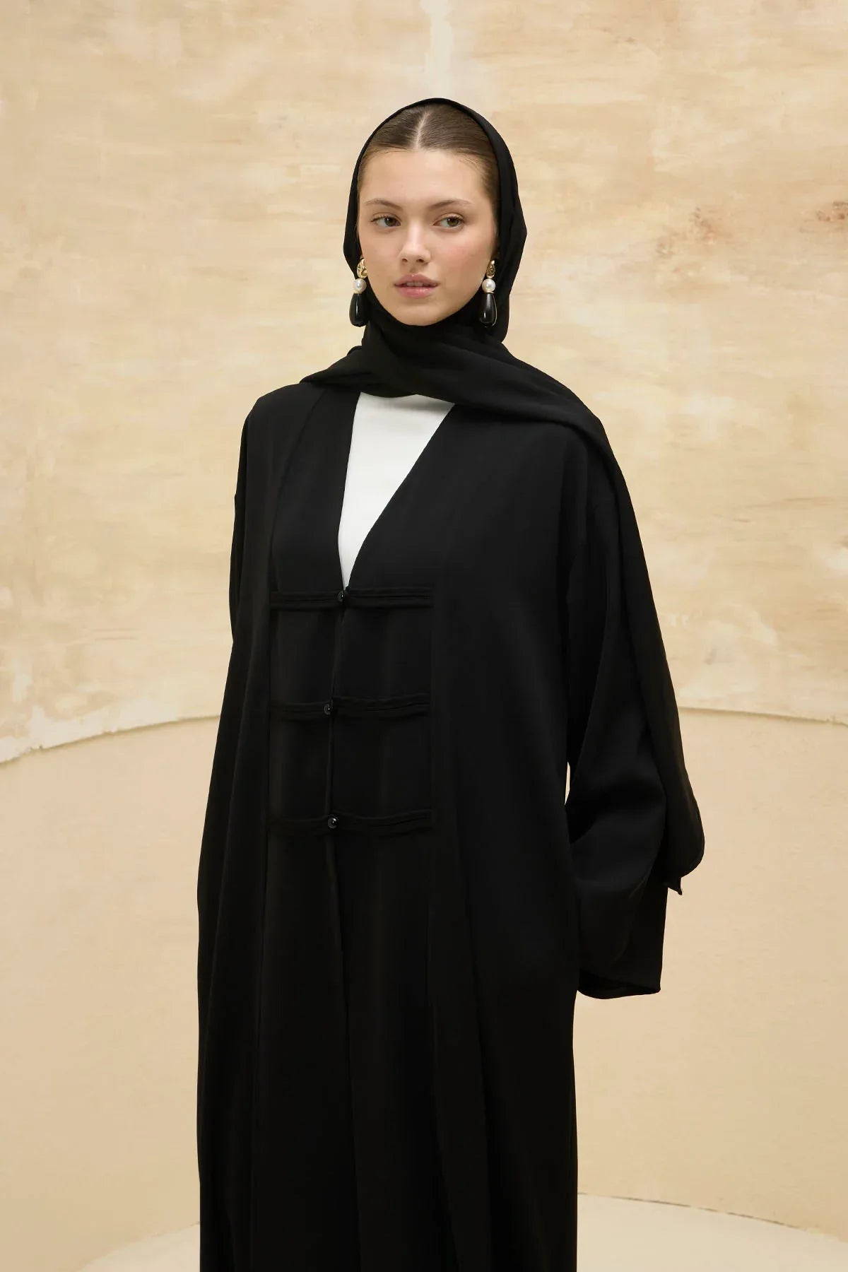 Toggle Detailed Black Long Abaya