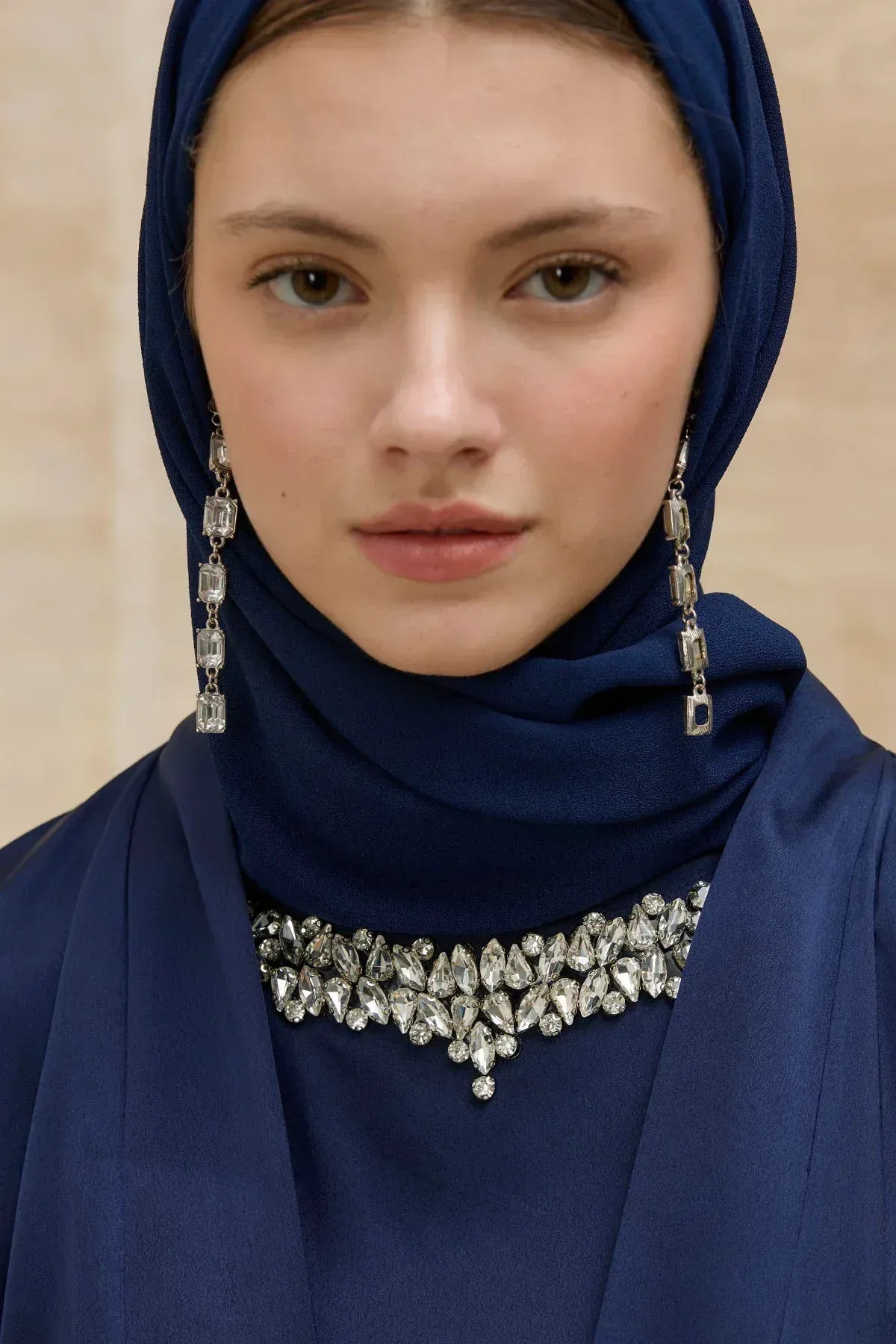 Taş İşlemeli Kum Saten Uzun Lacivert Abaya Takım - VIADEL Atelier