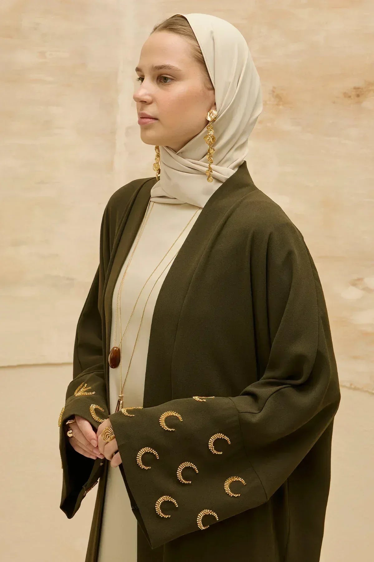 Ramazan Kerim Yazılı Gold Hilal İşlemeli Geniş Kol Uzun Haki Abaya - VIADEL Atelier