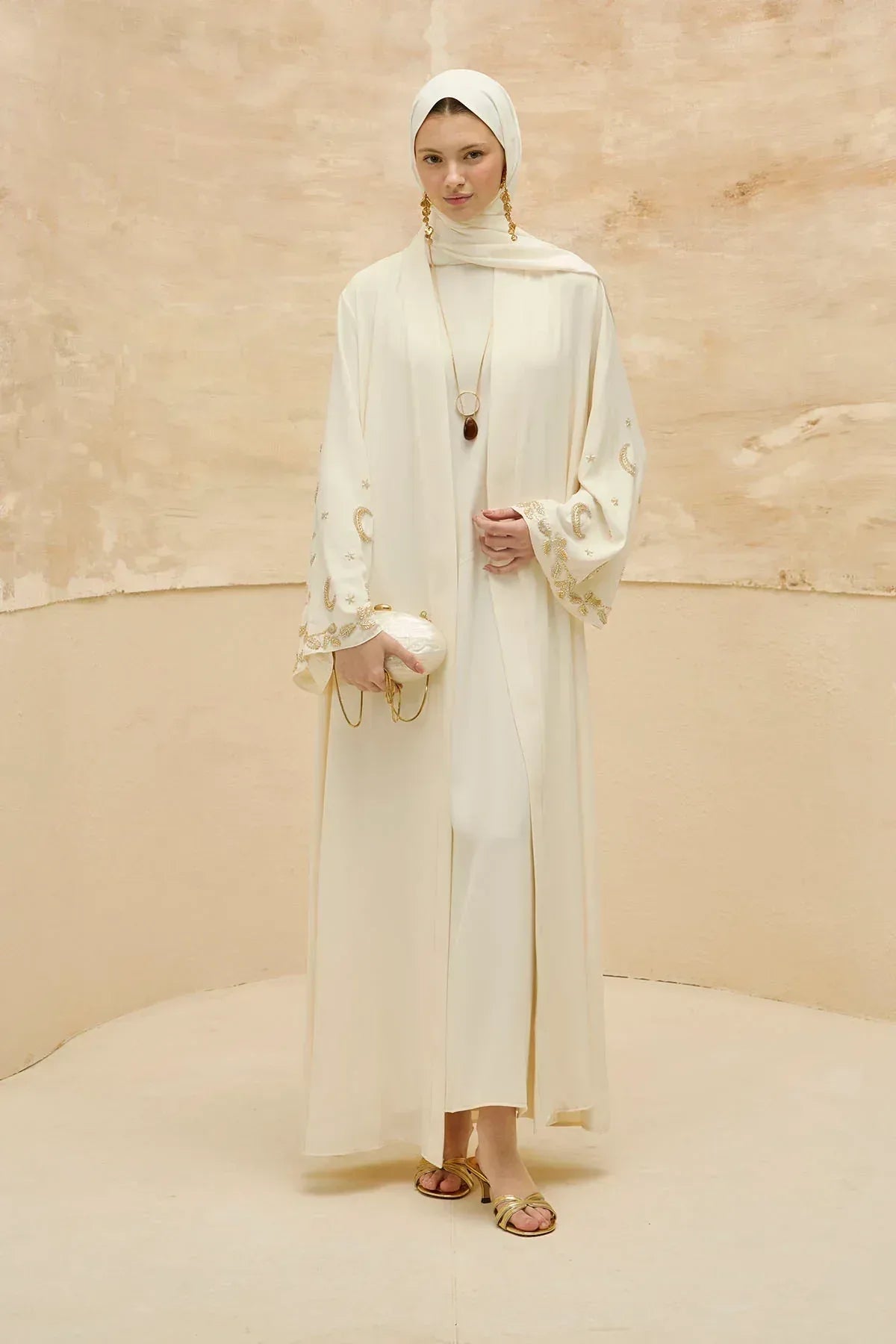Gold Hilal Yıldız Nakışlı Tesettür Geniş Kol Uzun Ekru Abaya - VIADEL Atelier