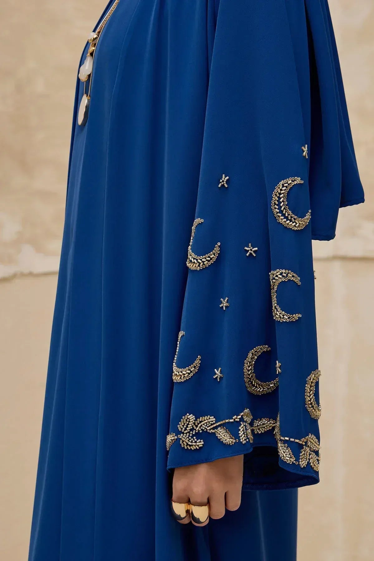 Gold Hilal Yıldız Nakışlı Tesettür Geniş Kol Uzun Saks Mavi Abaya - VIADEL Atelier