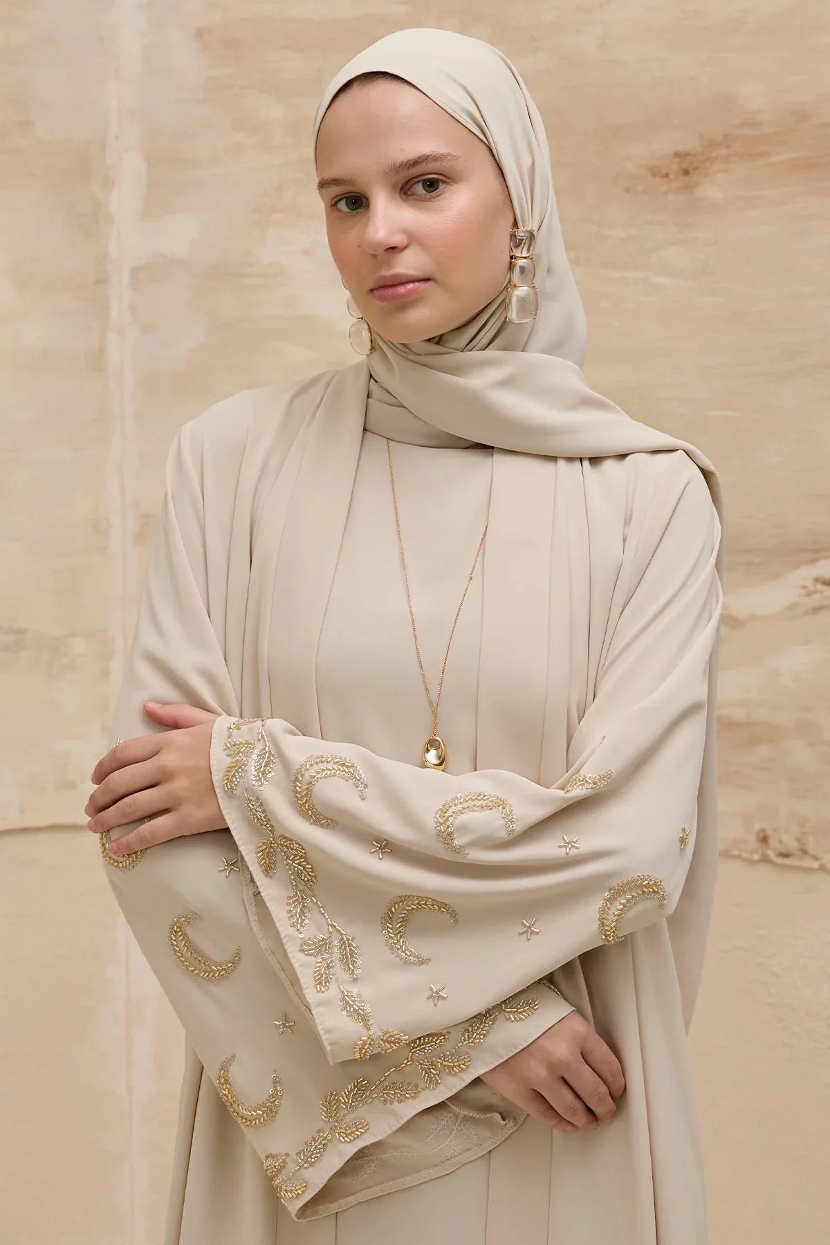 Gold Hilal Yıldız Nakışlı Tesettür Geniş Kol Uzun Taş Abaya