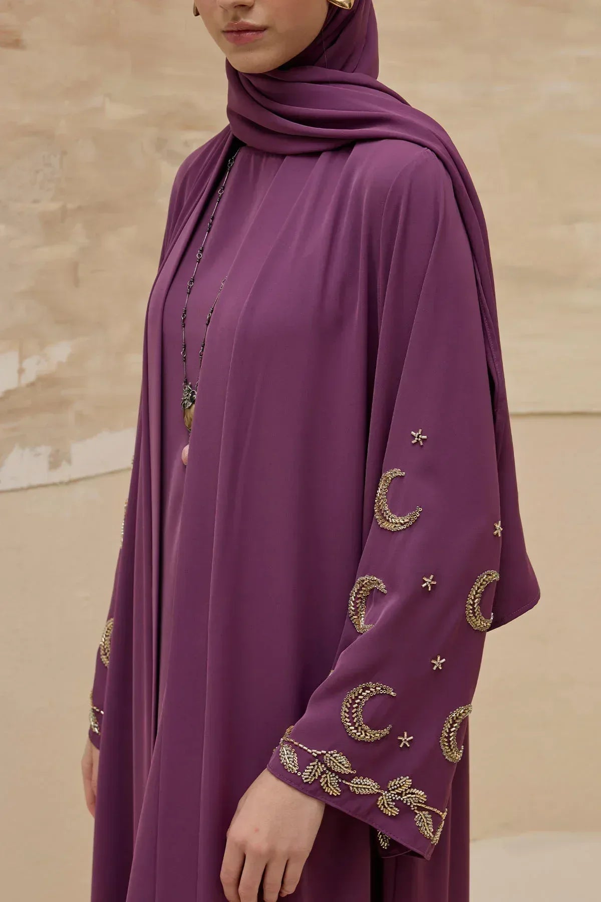 Gold Hilal Yıldız Nakışlı Tesettür Geniş Kol Uzun Mor Abaya - VIADEL Atelier