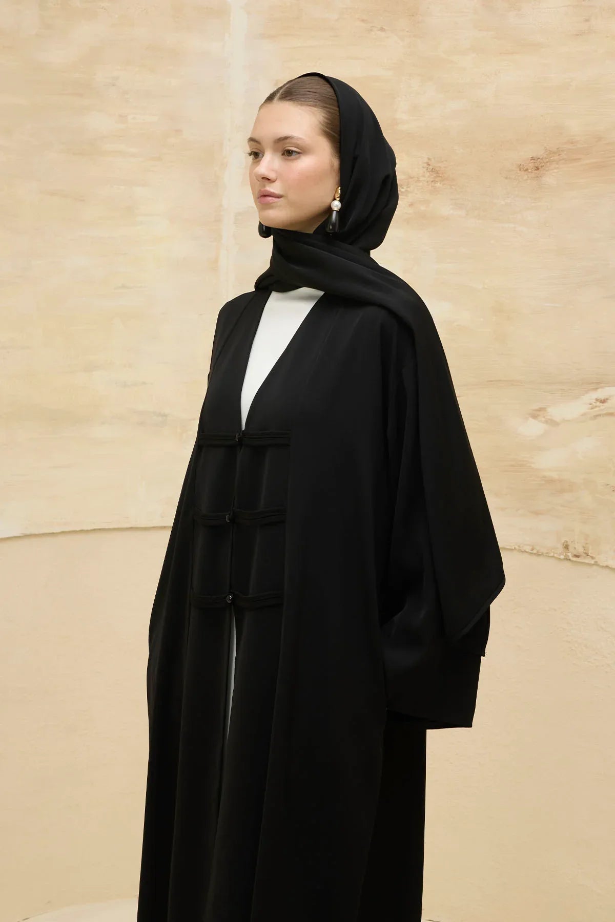 Toggle Detailed Black Long Abaya