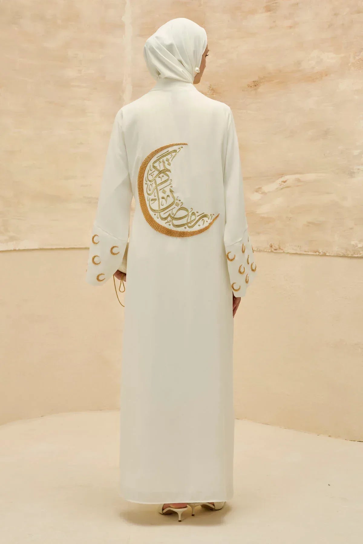 Ramazan Kerim Yazılı Gold Hilal İşlemeli Geniş Kol Uzun Beyaz Abaya - VIADEL Atelier