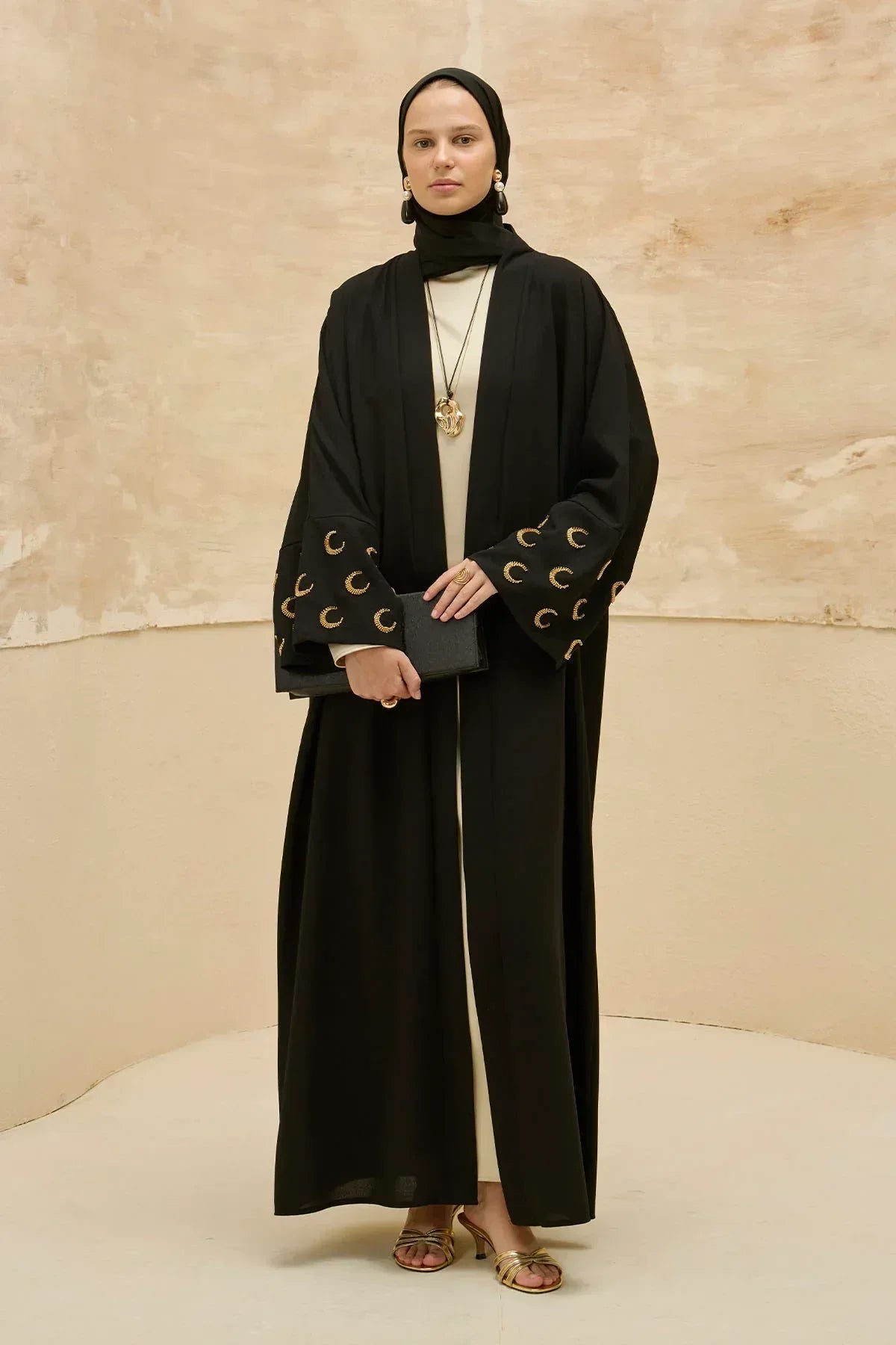 Ramazan Kerim Yazılı Gold Hilal İşlemeli Geniş Kol Uzun Siyah Abaya - VIADEL Atelier