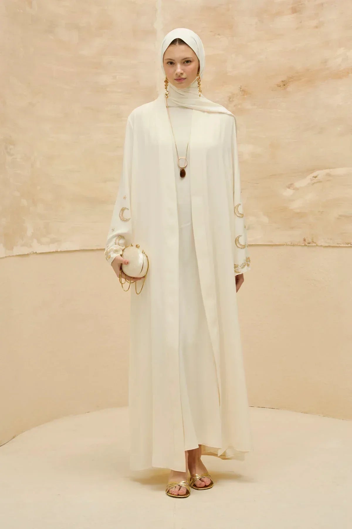 Gold Hilal Yıldız Nakışlı Tesettür Geniş Kol Uzun Ekru Abaya - VIADEL Atelier