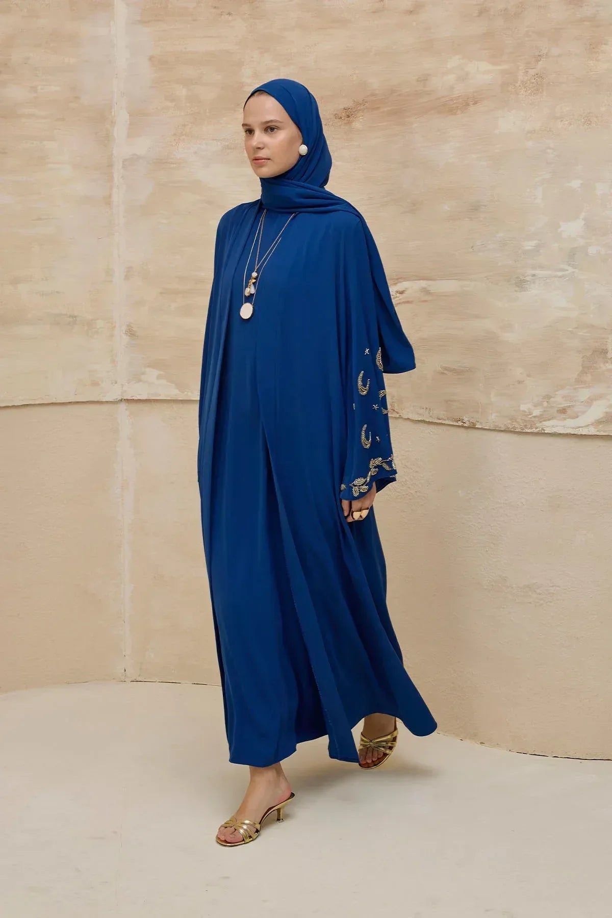Gold Hilal Yıldız Nakışlı Tesettür Geniş Kol Uzun Saks Mavi Abaya - VIADEL Atelier