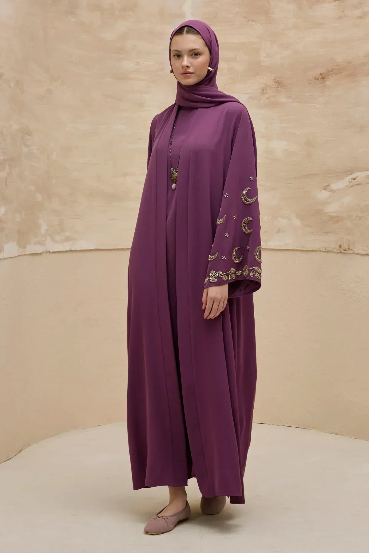 Gold Hilal Yıldız Nakışlı Tesettür Geniş Kol Uzun Mor Abaya - VIADEL Atelier