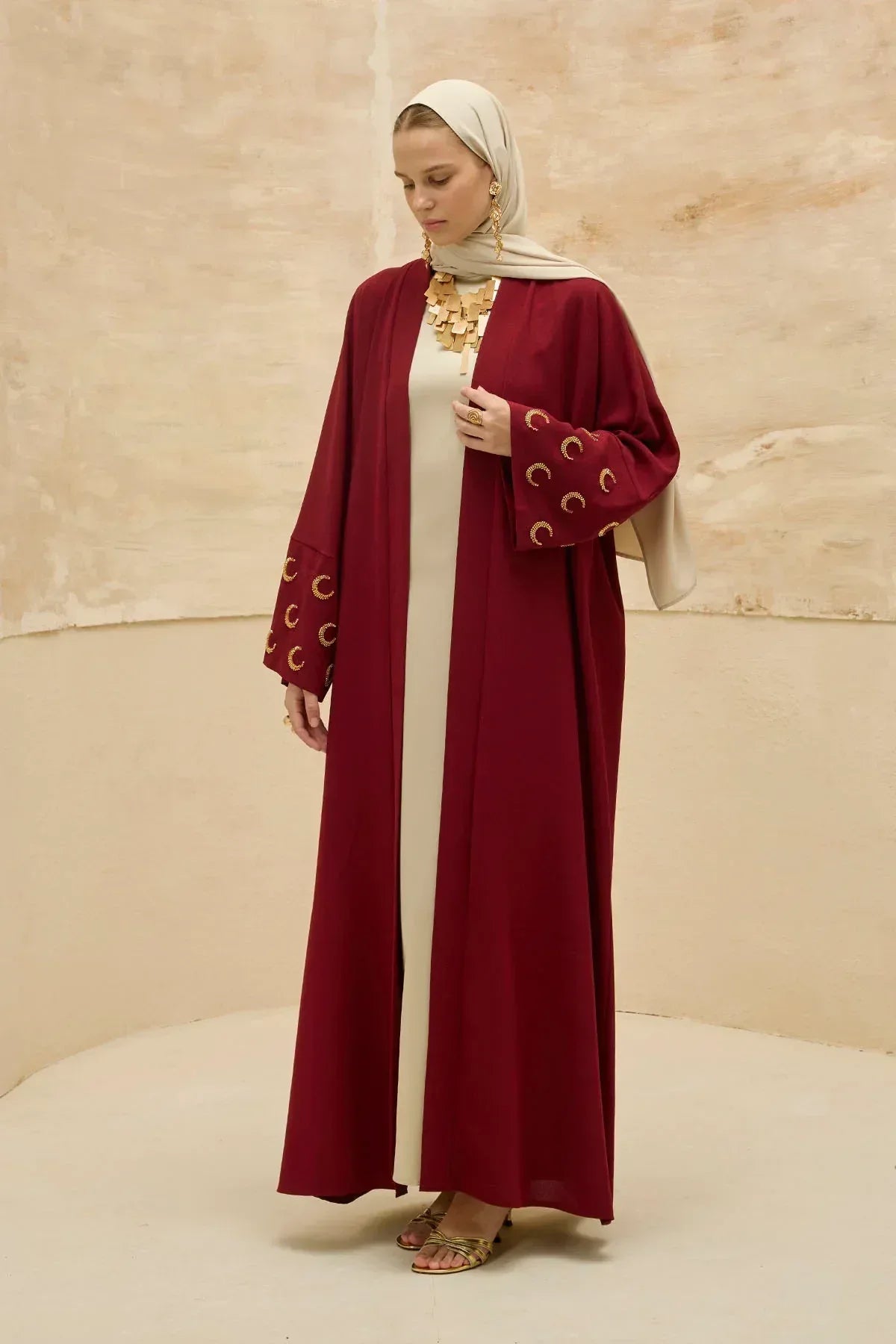 Ramazan Kerim Yazılı Gold Hilal İşlemeli Geniş Kol Uzun Bordo Abaya - VIADEL Atelier