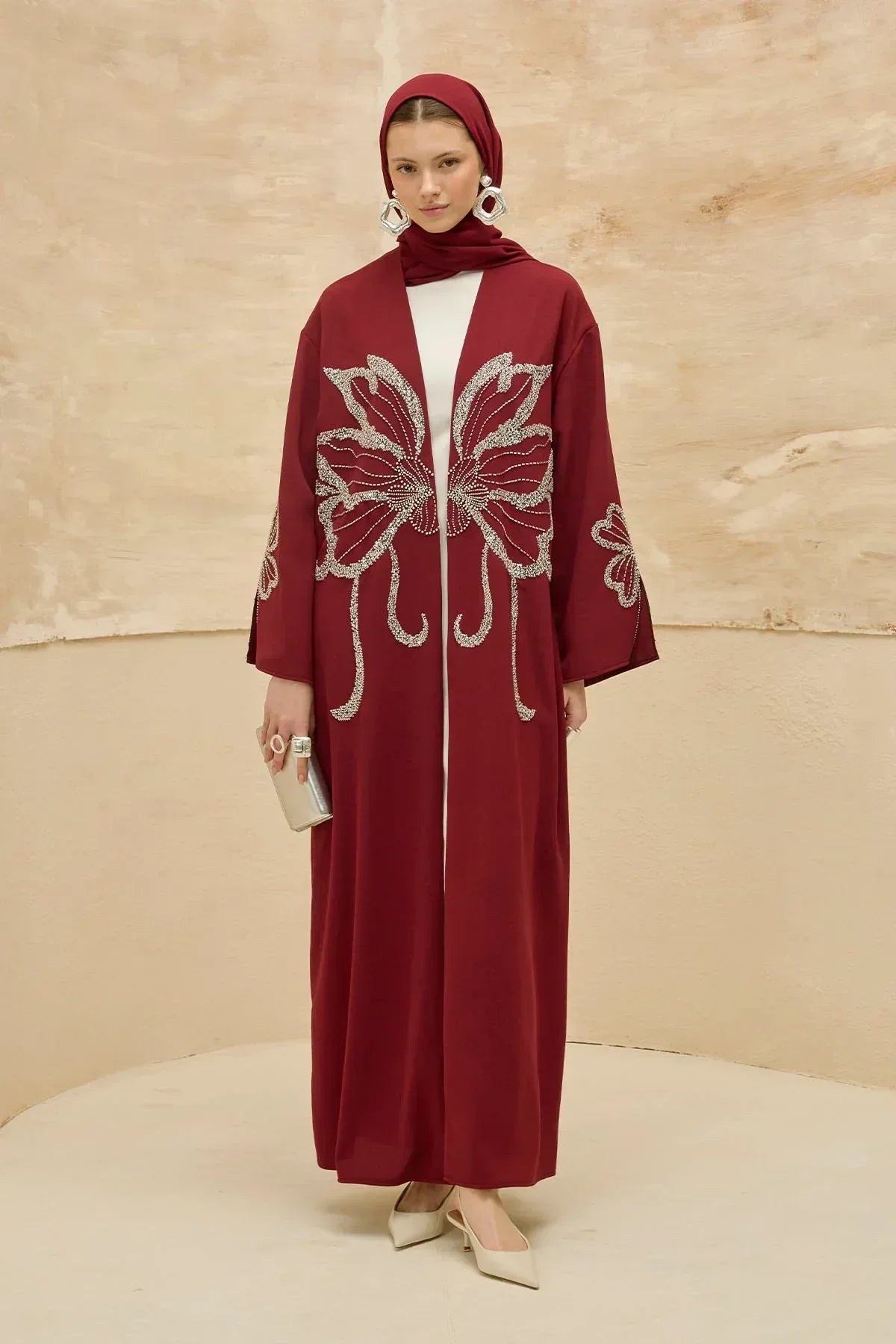 Yonca Taş Boncuk İşlemeli Kol Yırtmaçlı Uzun Bordo Abaya - VIADEL Atelier
