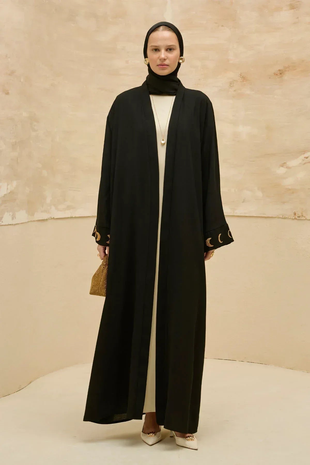 Ramazan Özel Gold Hilalin Evreleri ve Ay Yıldız İşlemeli Tesettür Uzun Siyah Abaya - VIADEL Atelier