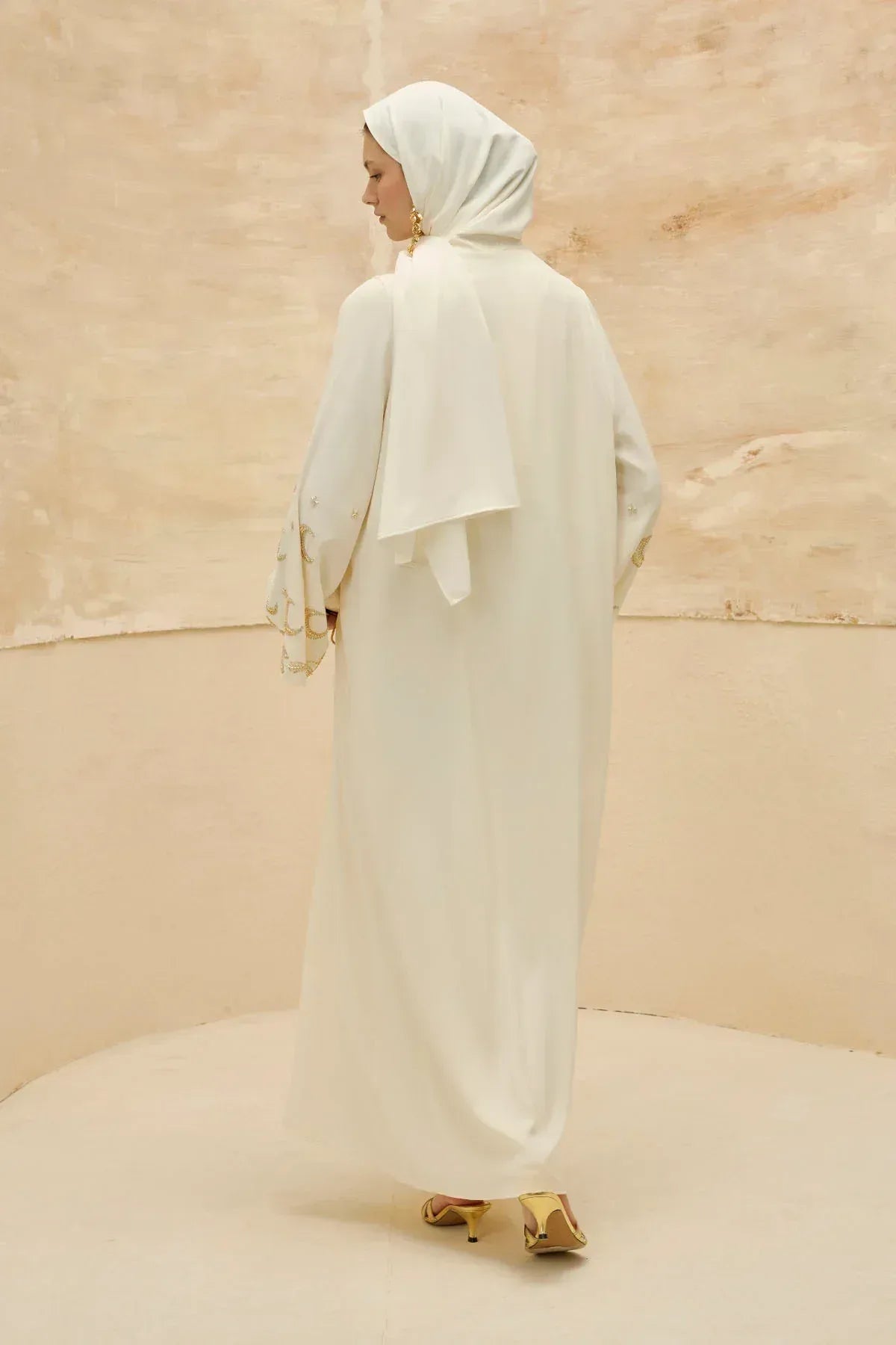 Gold Hilal Yıldız Nakışlı Tesettür Geniş Kol Uzun Ekru Abaya - VIADEL Atelier
