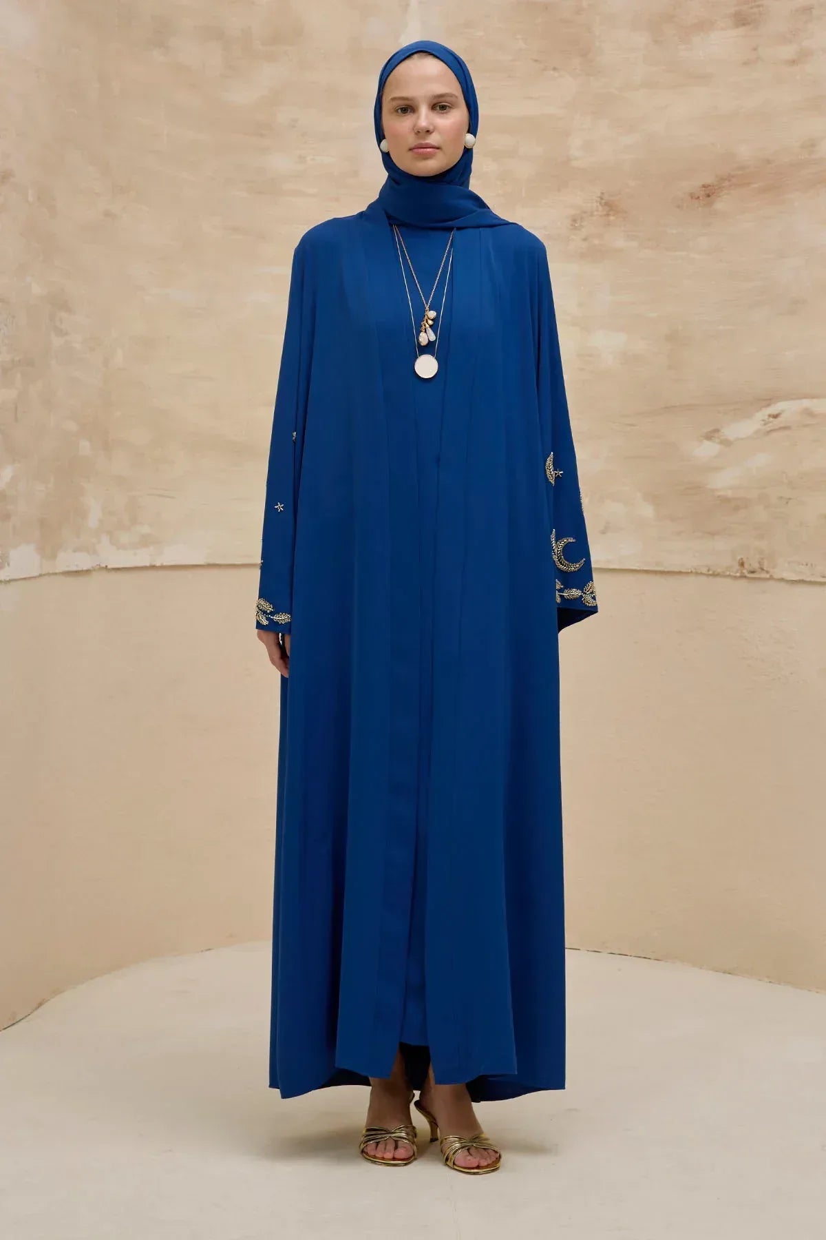 Gold Hilal Yıldız Nakışlı Tesettür Geniş Kol Uzun Saks Mavi Abaya - VIADEL Atelier