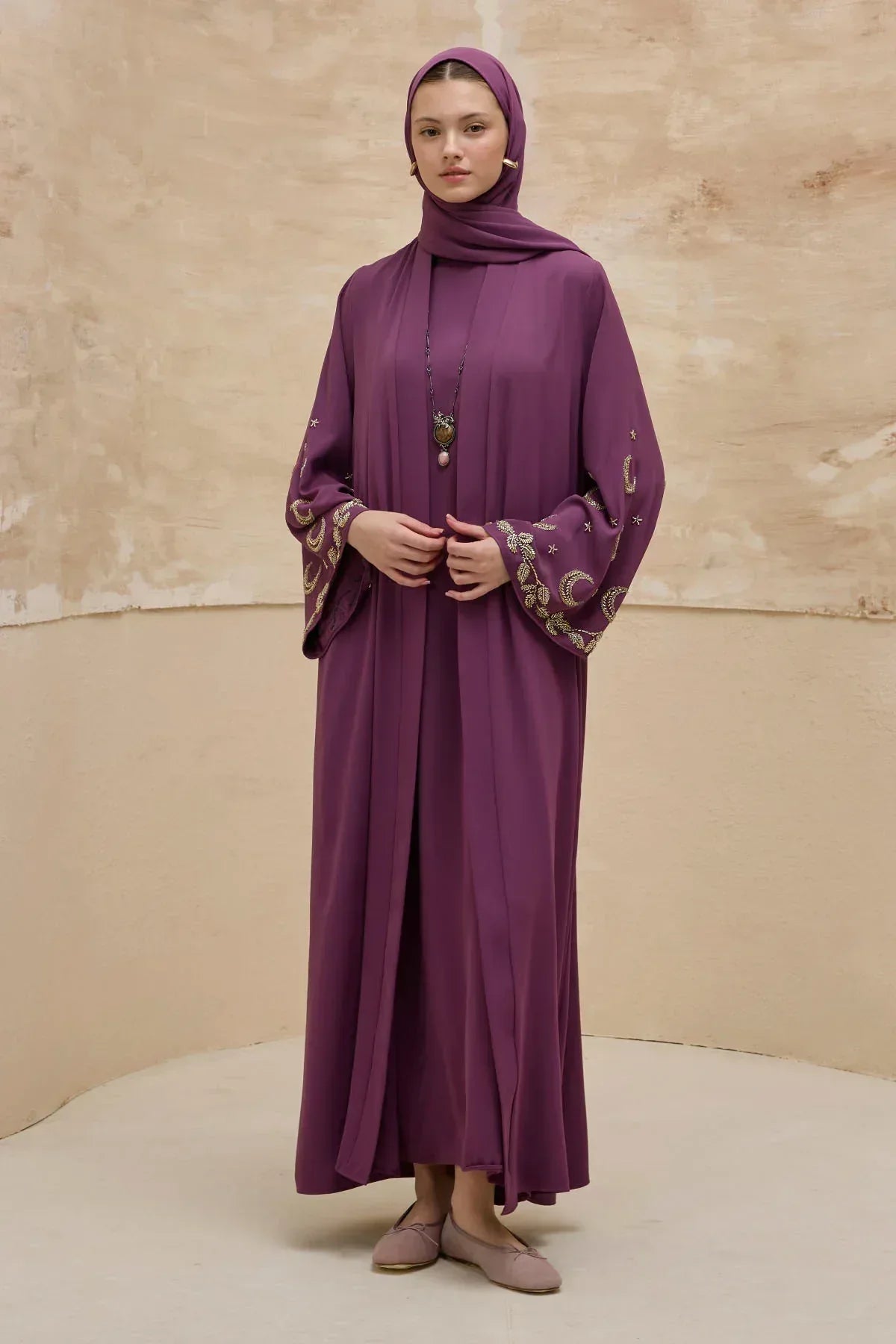 Gold Hilal Yıldız Nakışlı Tesettür Geniş Kol Uzun Mor Abaya - VIADEL Atelier