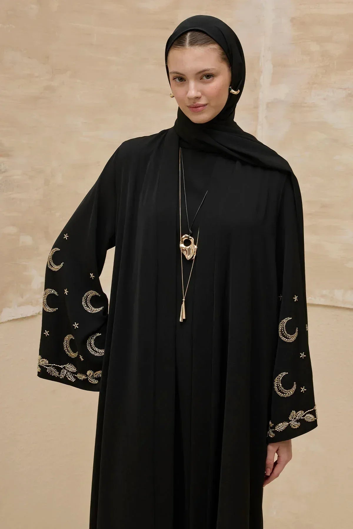 Gold Hilal Yıldız Nakışlı Tesettür Geniş Kol Uzun Siyah Abaya - VIADEL Atelier