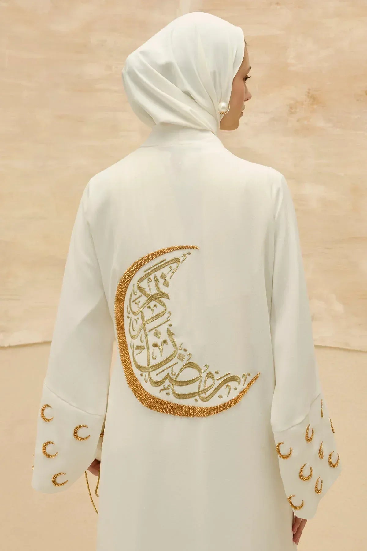 Ramazan Kerim Yazılı Gold Hilal İşlemeli Geniş Kol Uzun Beyaz Abaya - VIADEL Atelier