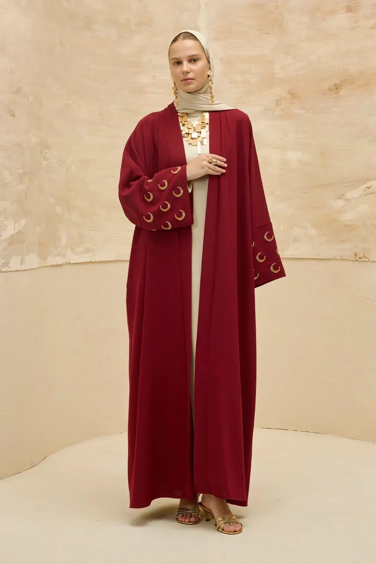 Ramazan Kerim Yazılı Gold Hilal İşlemeli Geniş Kol Uzun Bordo Abaya - VIADEL Atelier