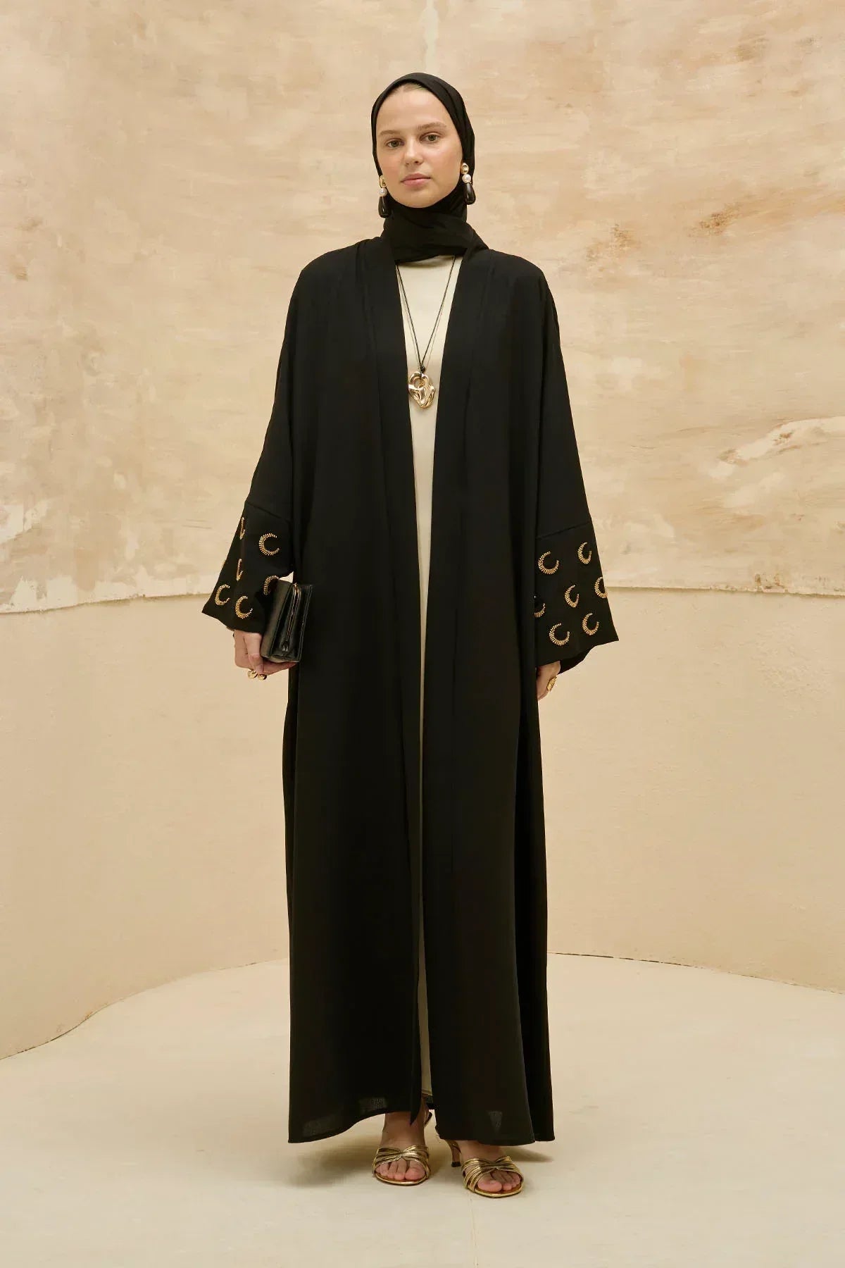 Ramazan Kerim Yazılı Gold Hilal İşlemeli Geniş Kol Uzun Siyah Abaya - VIADEL Atelier