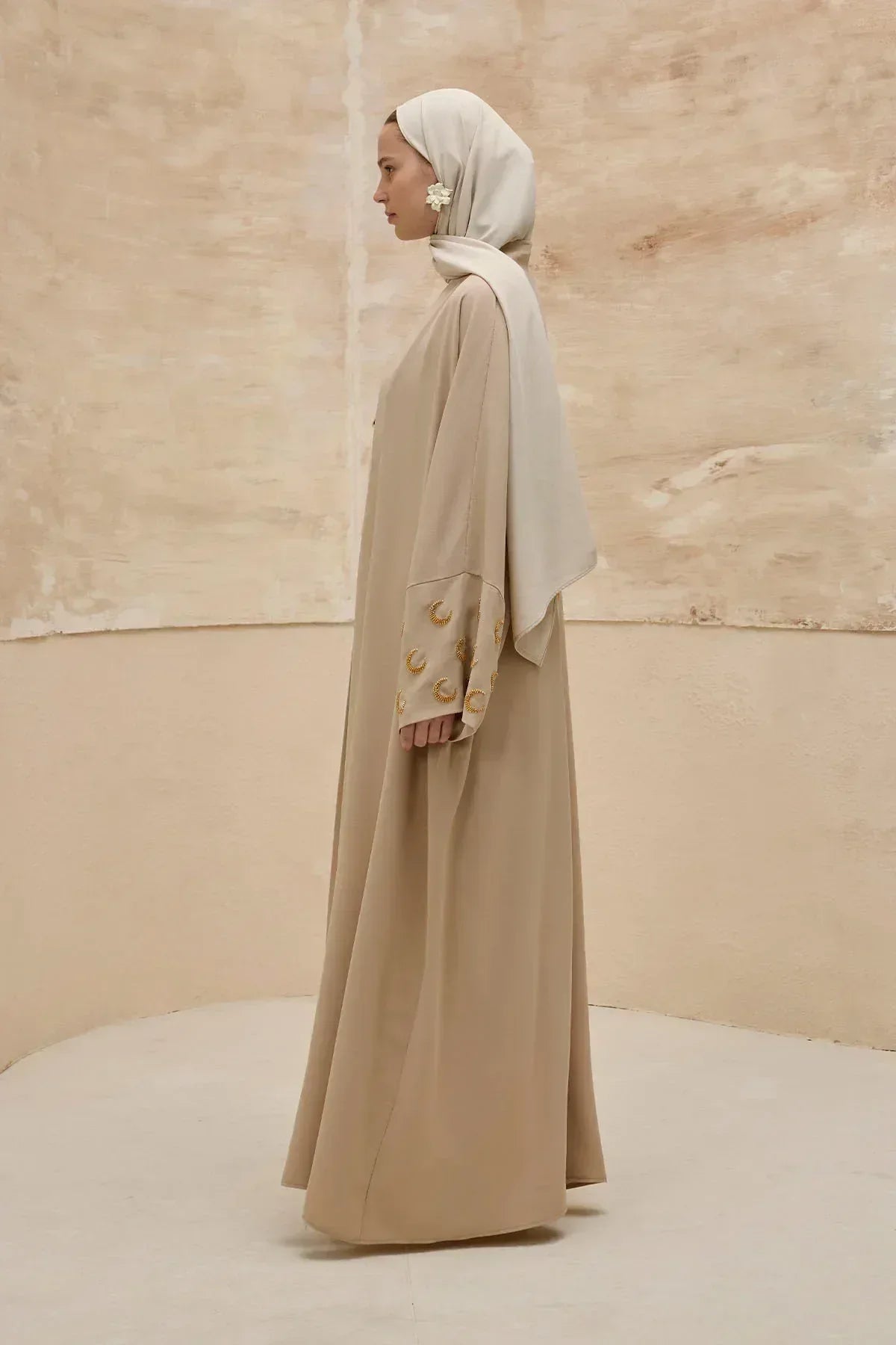 Ramazan Kerim Yazılı Gold Hilal İşlemeli Geniş Kol Uzun Vizon Abaya - VIADEL Atelier