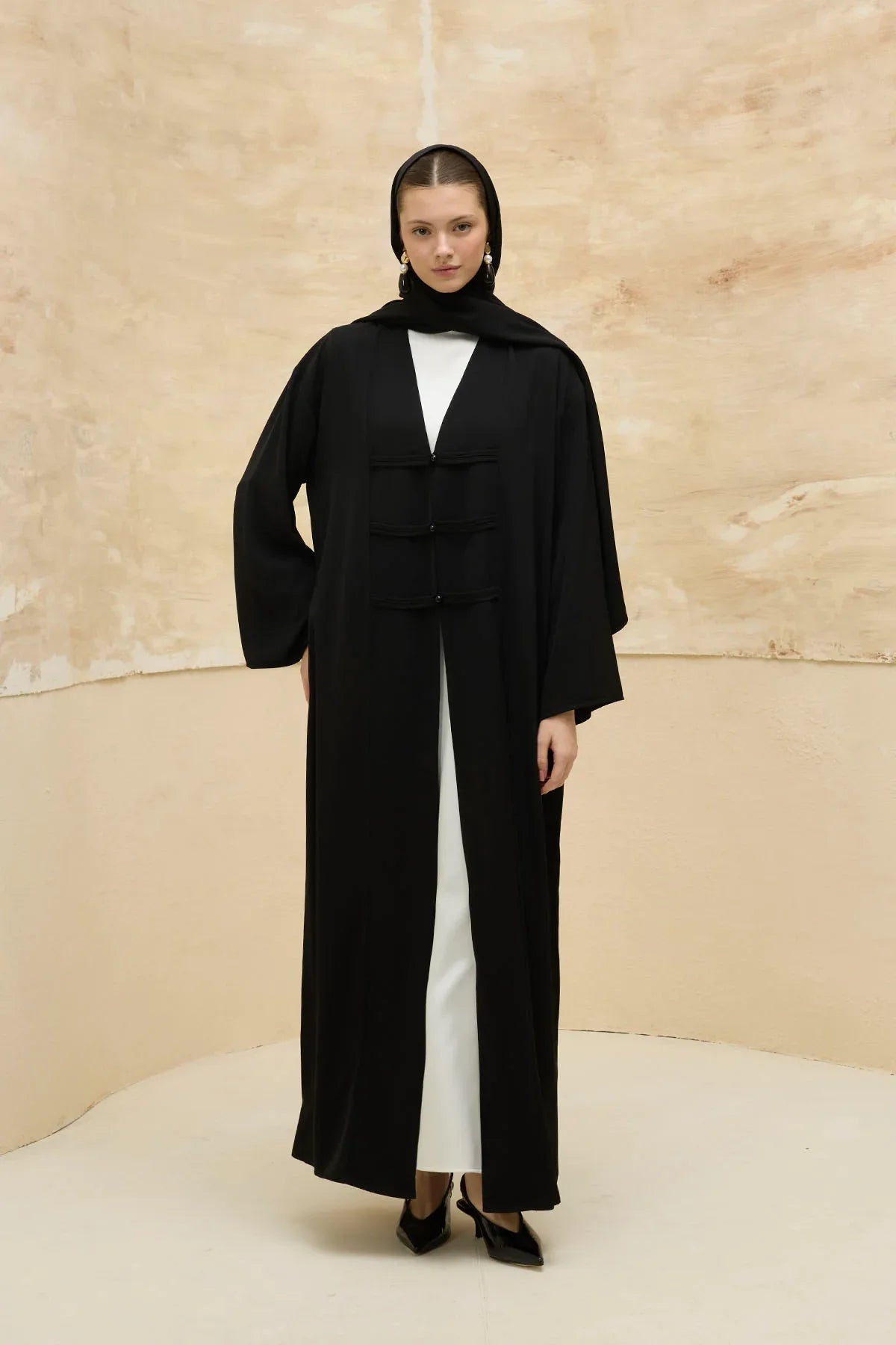 Toggle Detailed Black Long Abaya