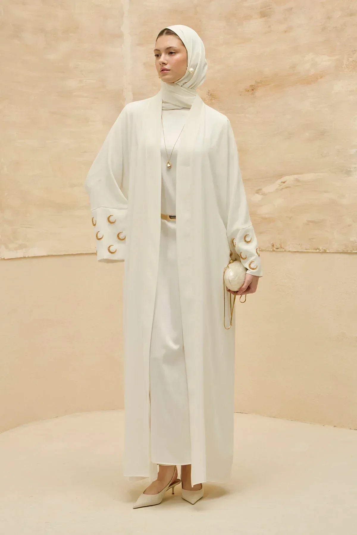 Ramazan Kerim Yazılı Gold Hilal İşlemeli Geniş Kol Uzun Beyaz Abaya - VIADEL Atelier