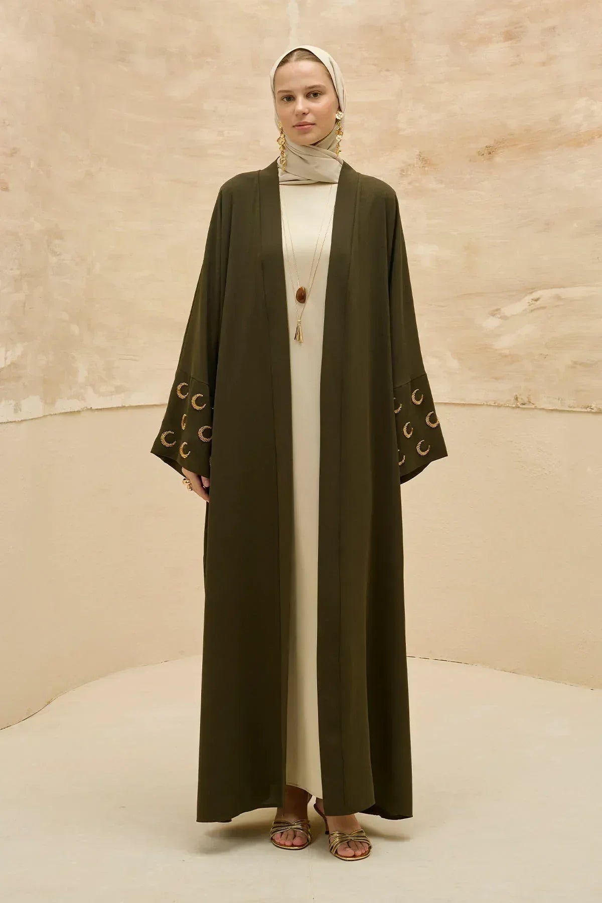 Ramazan Kerim Yazılı Gold Hilal İşlemeli Geniş Kol Uzun Haki Abaya - VIADEL Atelier