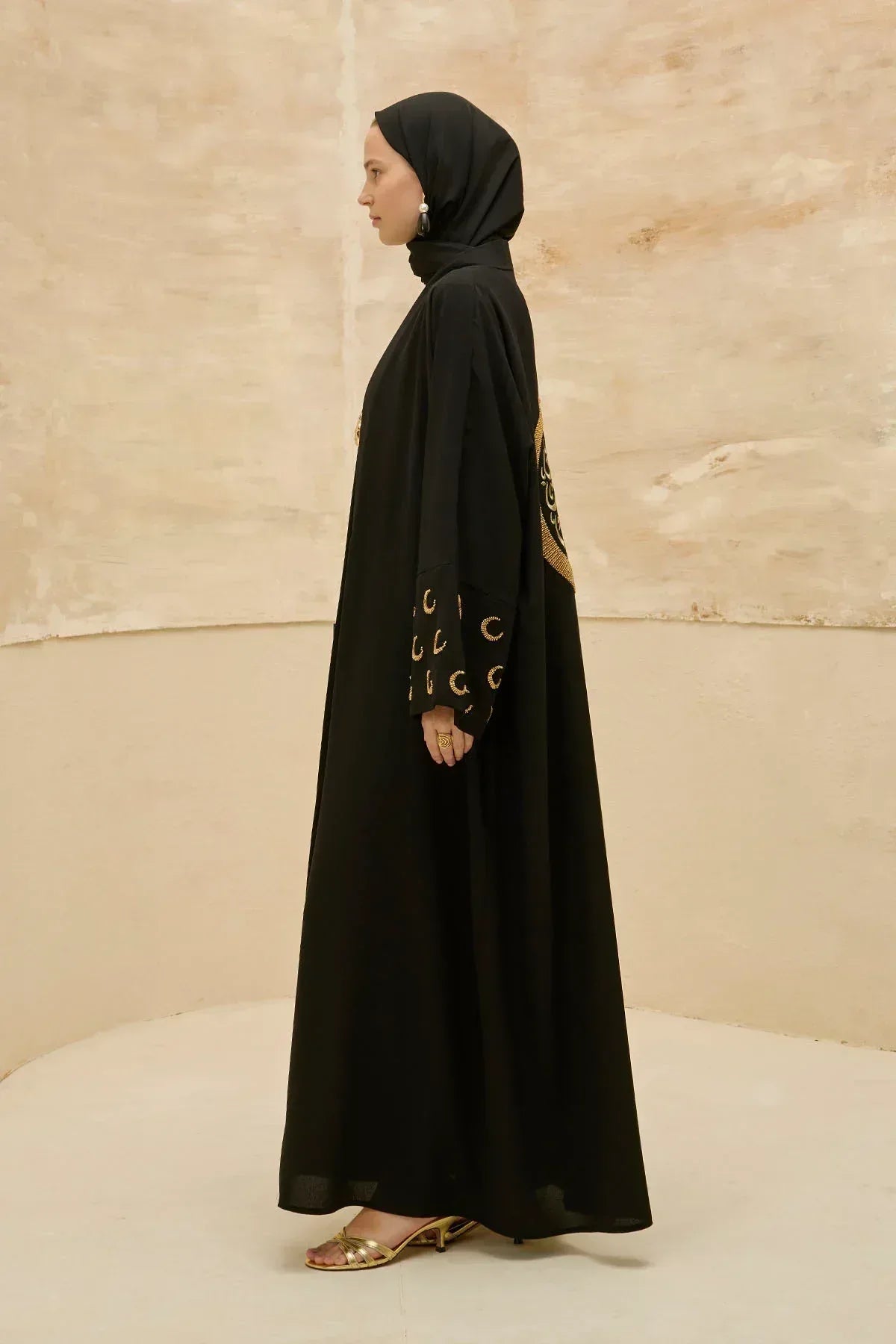 Ramazan Kerim Yazılı Gold Hilal İşlemeli Geniş Kol Uzun Siyah Abaya - VIADEL Atelier