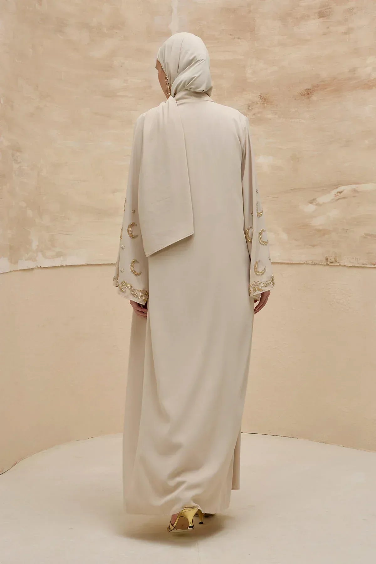 Gold Hilal Yıldız Nakışlı Tesettür Geniş Kol Uzun Taş Abaya - VIADEL Atelier