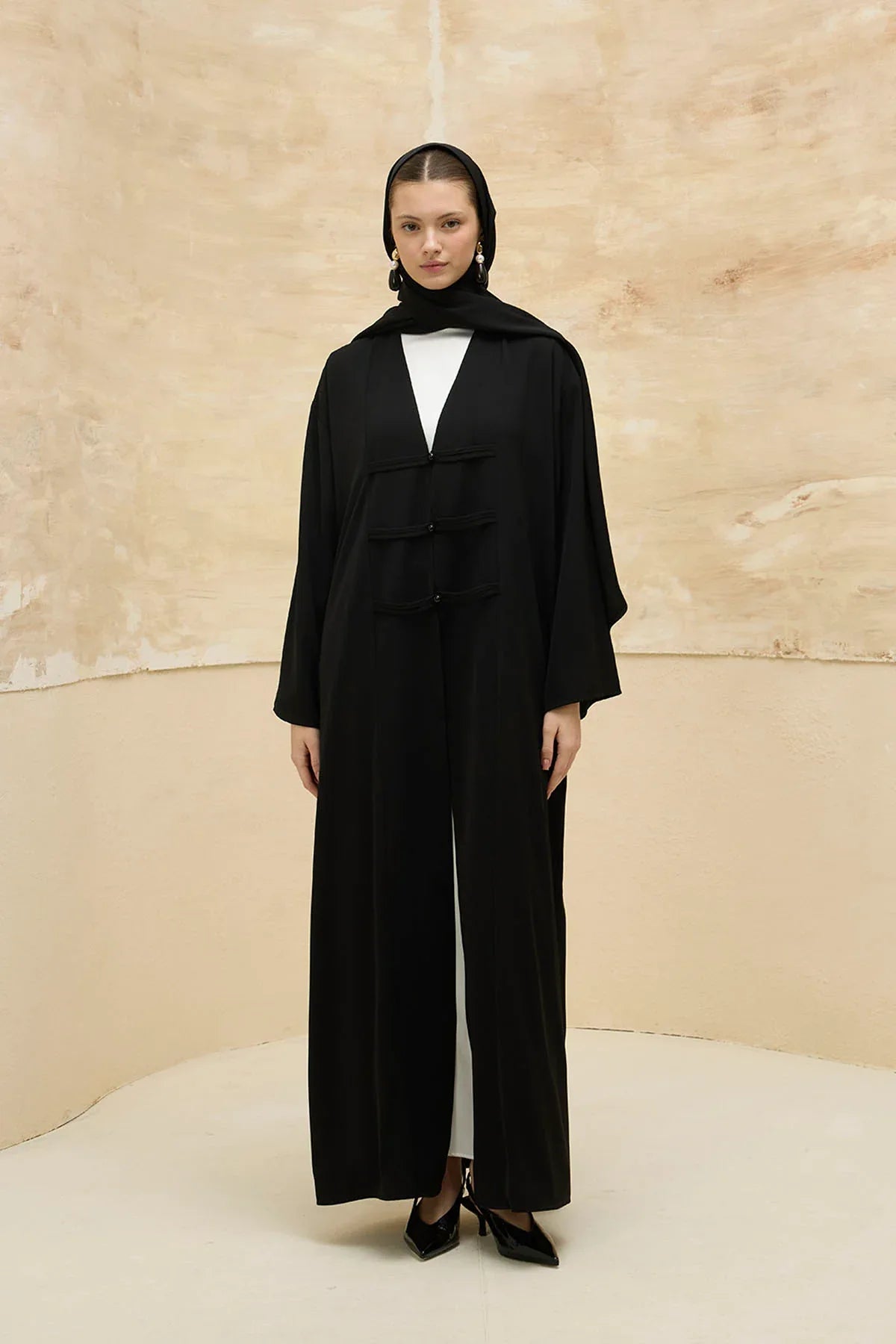 Toggle Detailed Black Long Abaya