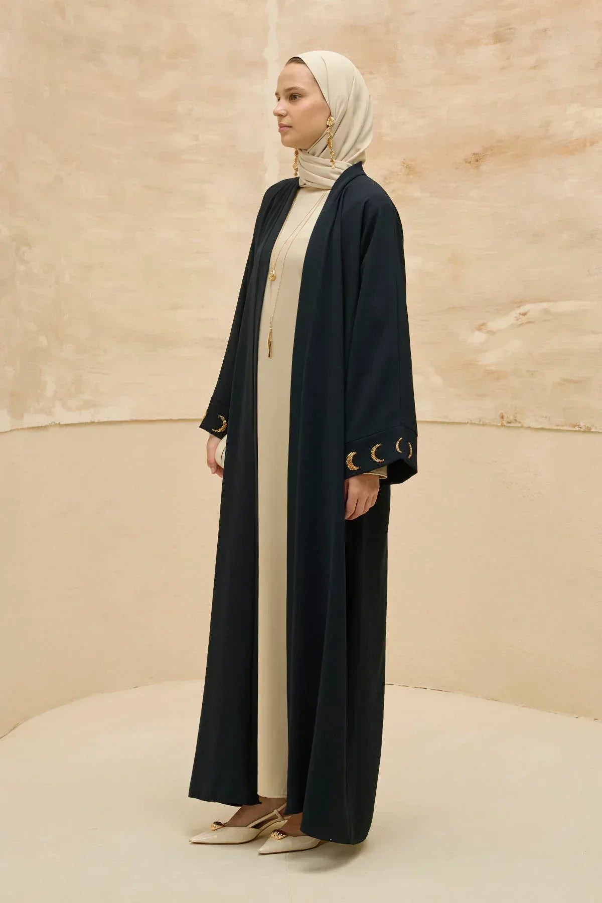 Ramazan Özel Gold Hilalin Evreleri ve Ay Yıldız İşlemeli Tesettür Uzun Lacivert Abaya - VIADEL Atelier