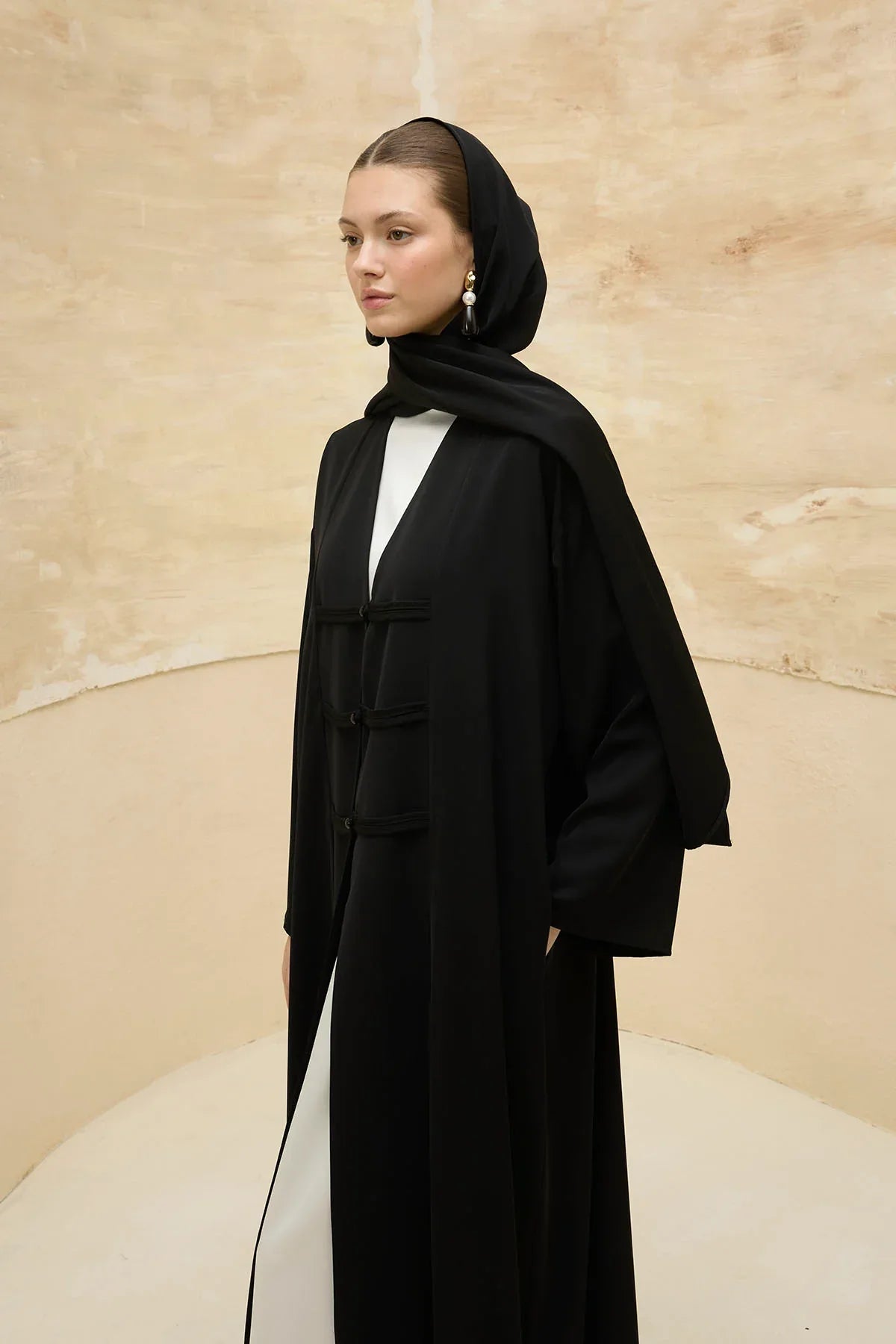 Toggle Detailed Black Long Abaya