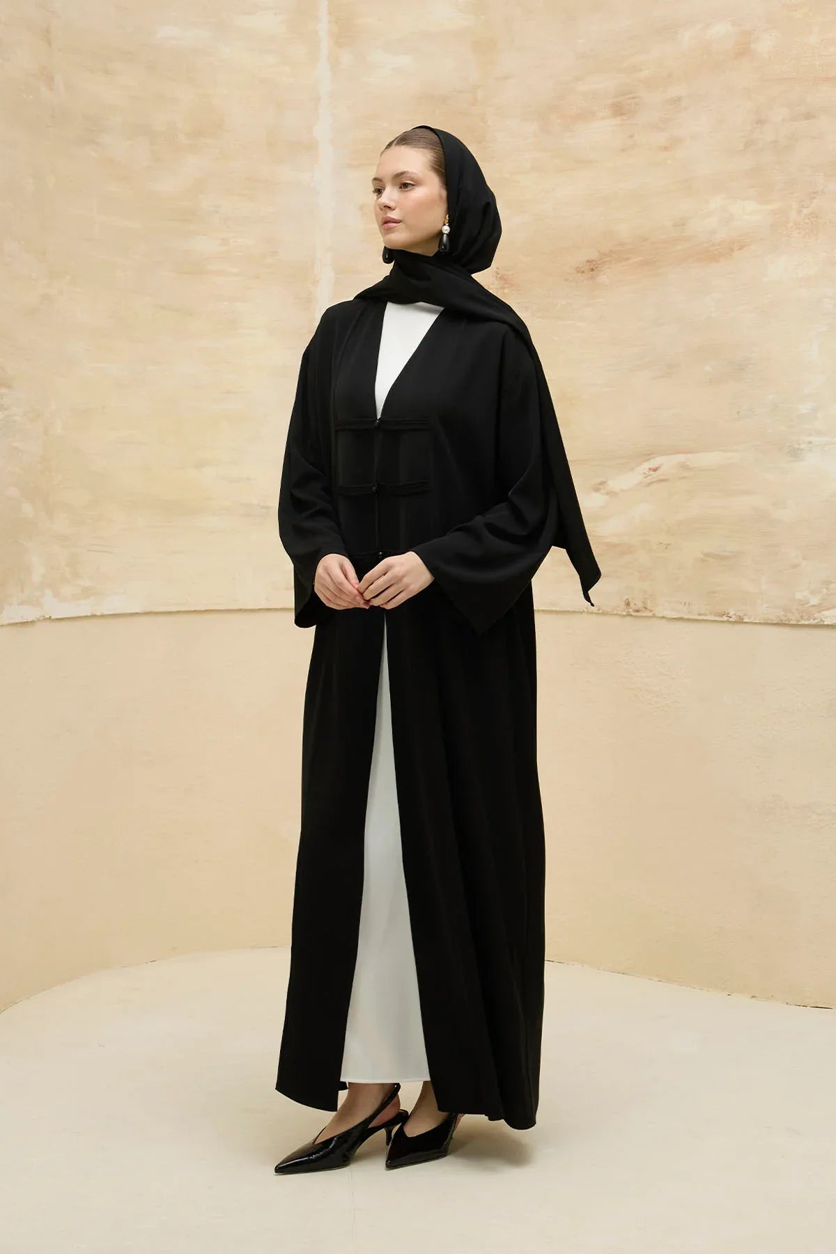 Toggle Detailed Black Long Abaya