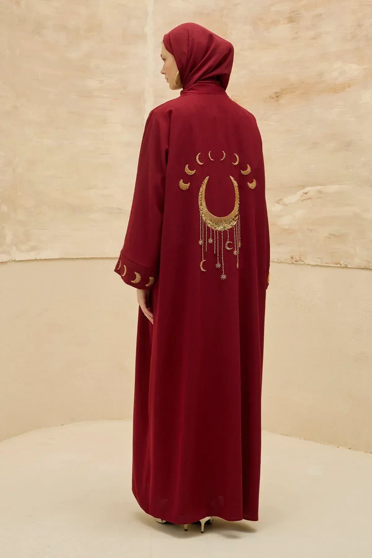 Ramazan Özel Gold Hilalin Evreleri ve Ay Yıldız İşlemeli Tesettür Uzun Bordo Abaya - VIADEL Atelier