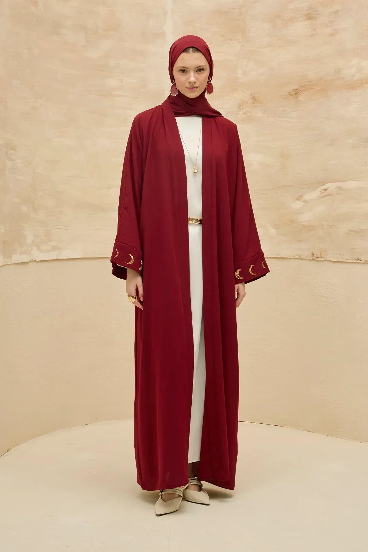 Ramazan Özel Gold Hilalin Evreleri ve Ay Yıldız İşlemeli Tesettür Uzun Bordo Abaya - VIADEL Atelier